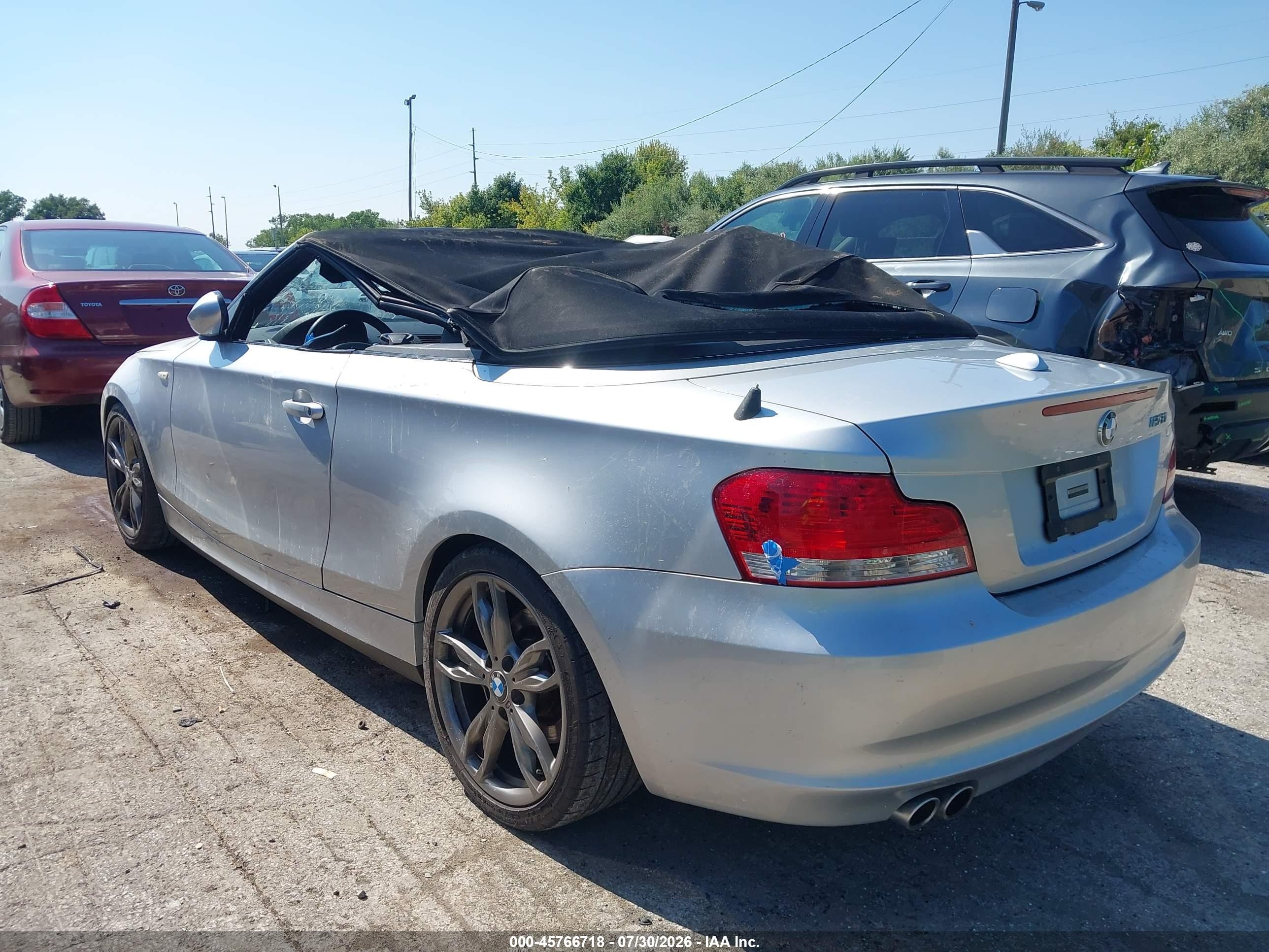 2008 Bmw 128i   Серебряный vin: WBAUL73548VE86139