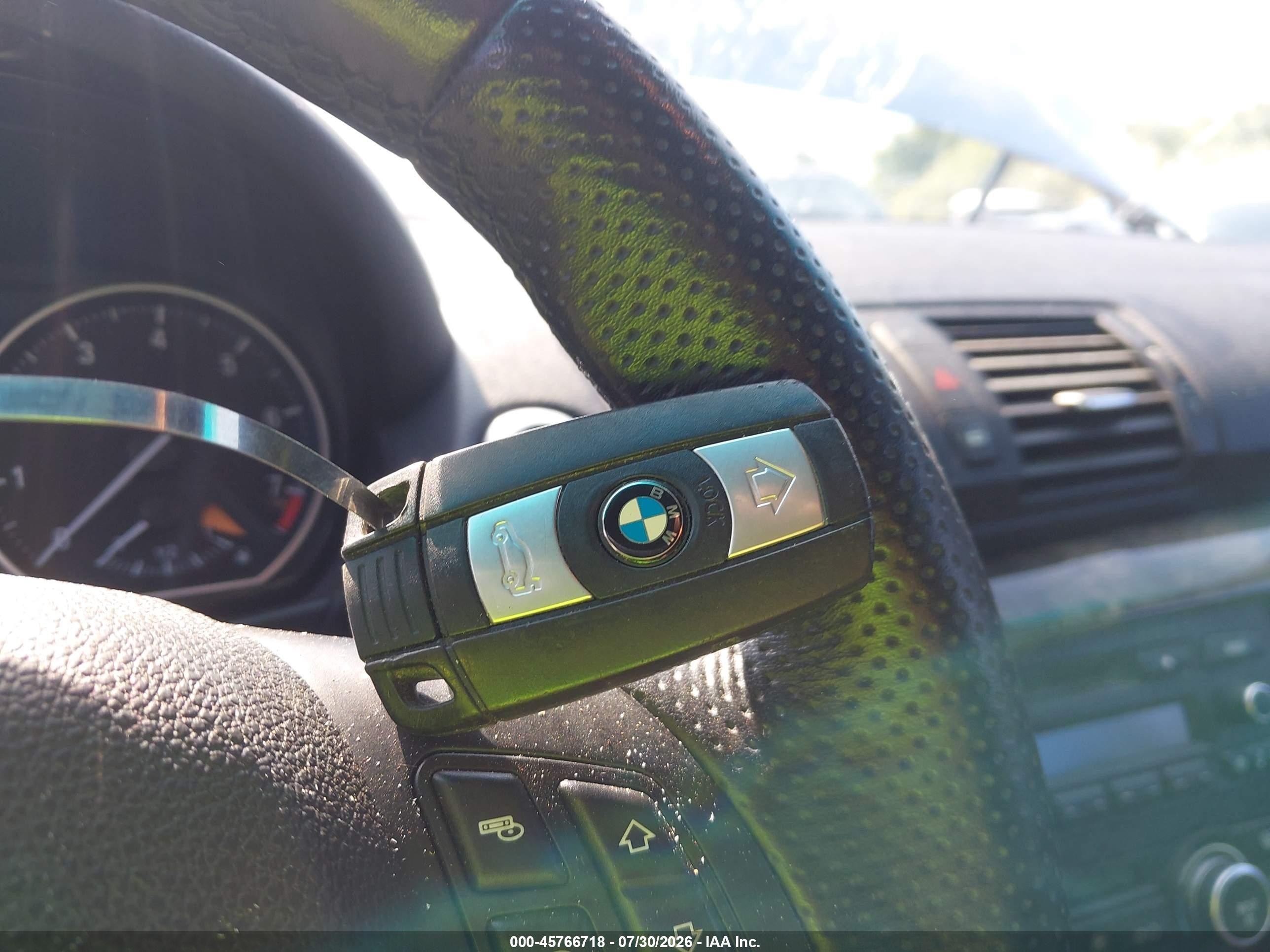 2008 Bmw 128i   Серебряный vin: WBAUL73548VE86139