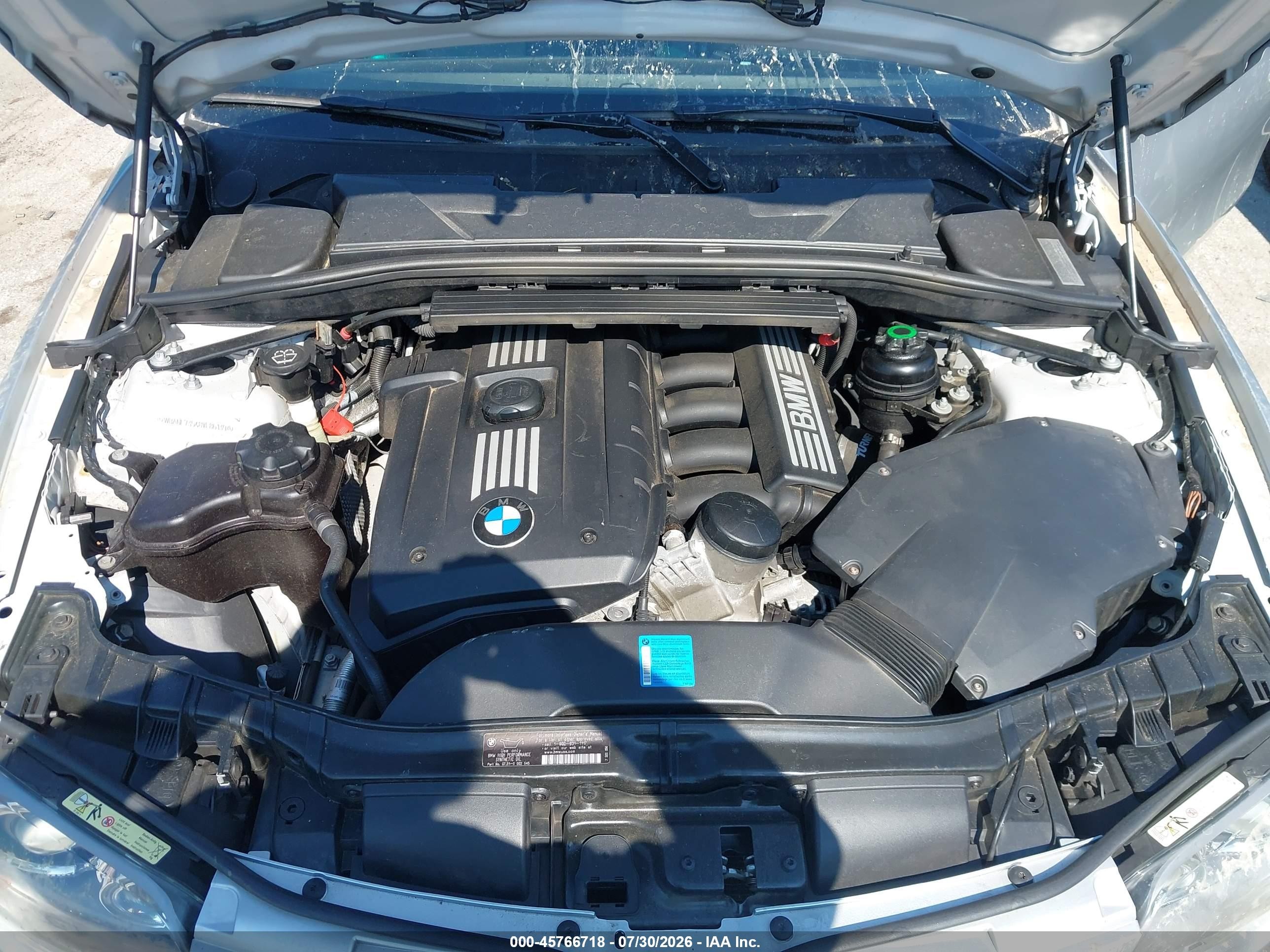 2008 Bmw 128i   Серебряный vin: WBAUL73548VE86139