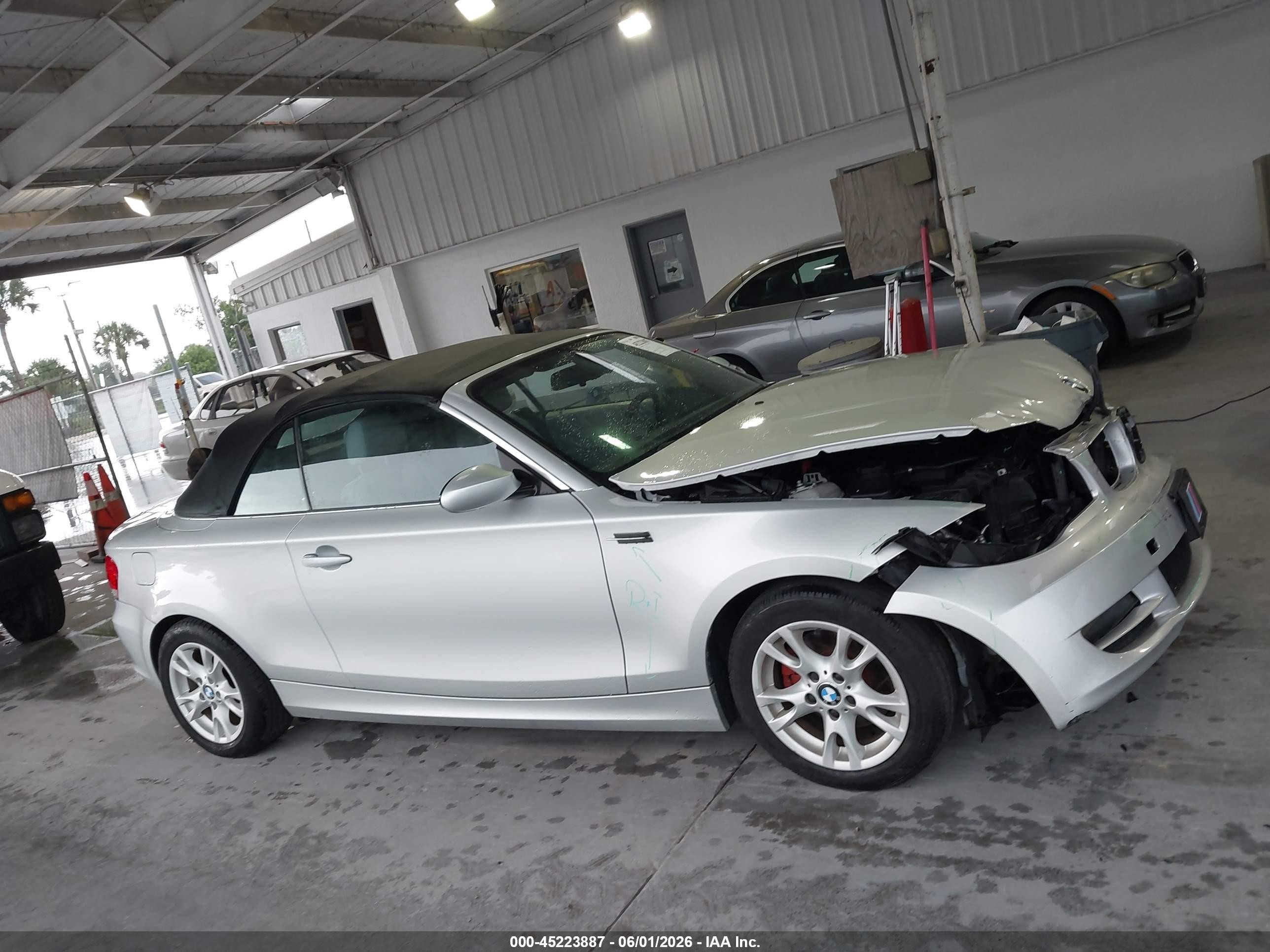 2009 Bmw 128i   Silver vin: WBAUL73549VJ75549