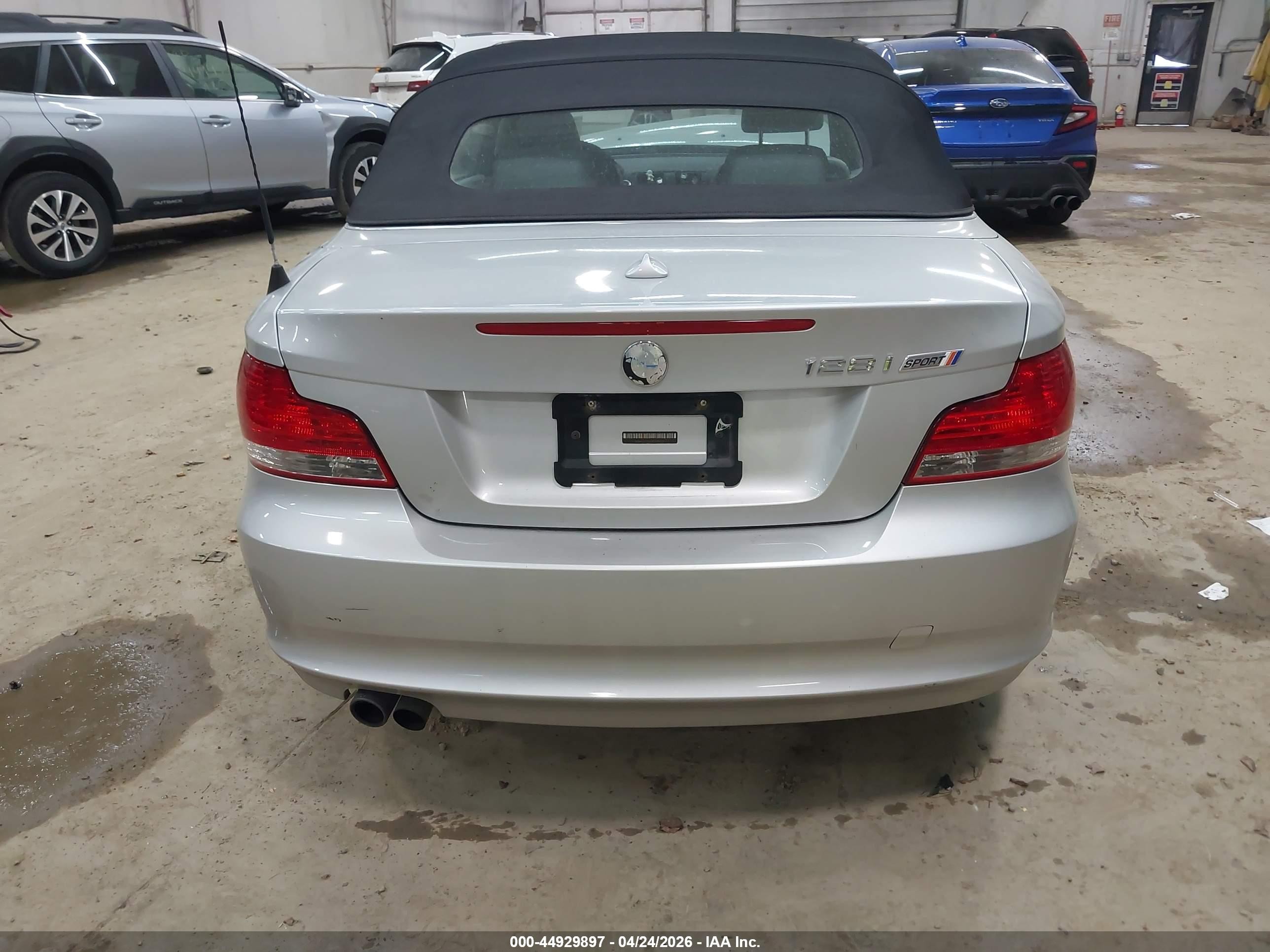 2008 Bmw 128i   Silver vin: WBAUL73558VE89759
