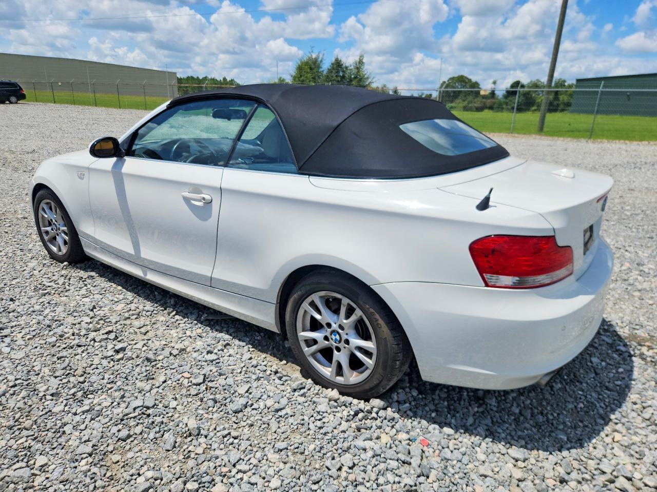 2009 Bmw 128 I Белый vin: WBAUL73559VJ75530