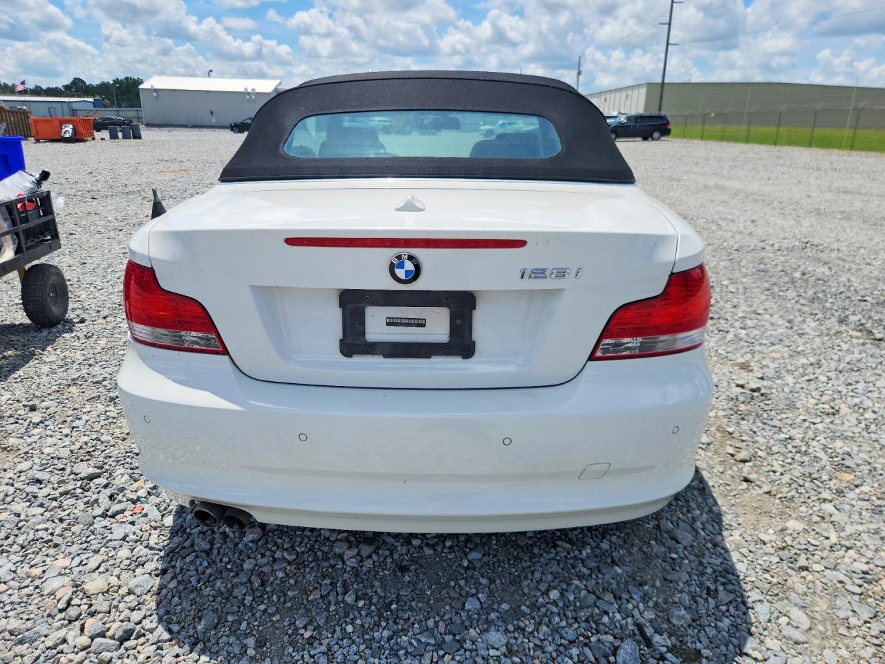 2009 Bmw 128 I Белый vin: WBAUL73559VJ75530