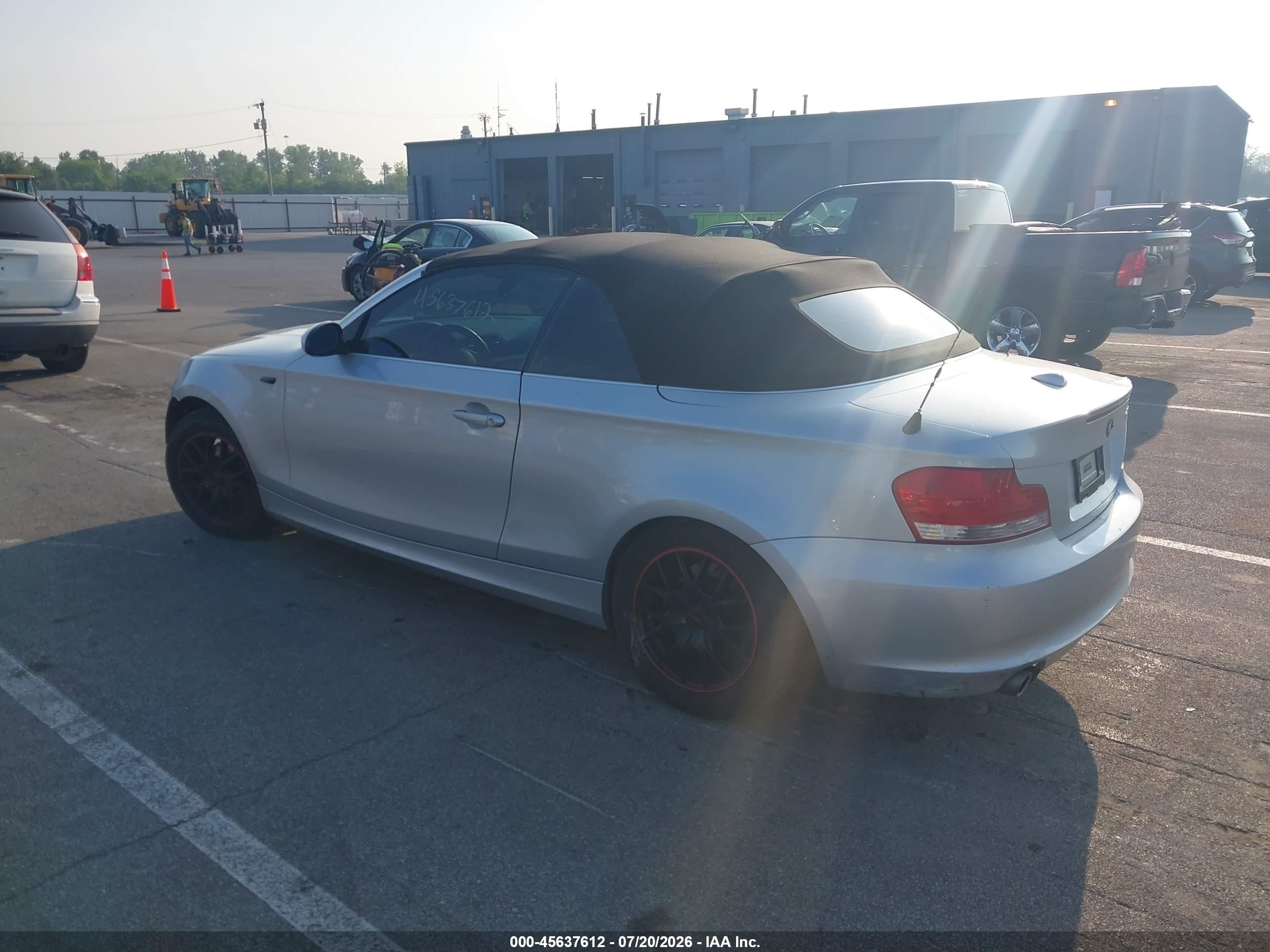 2009 Bmw 128i   Серебряный vin: WBAUL73569VJ74984
