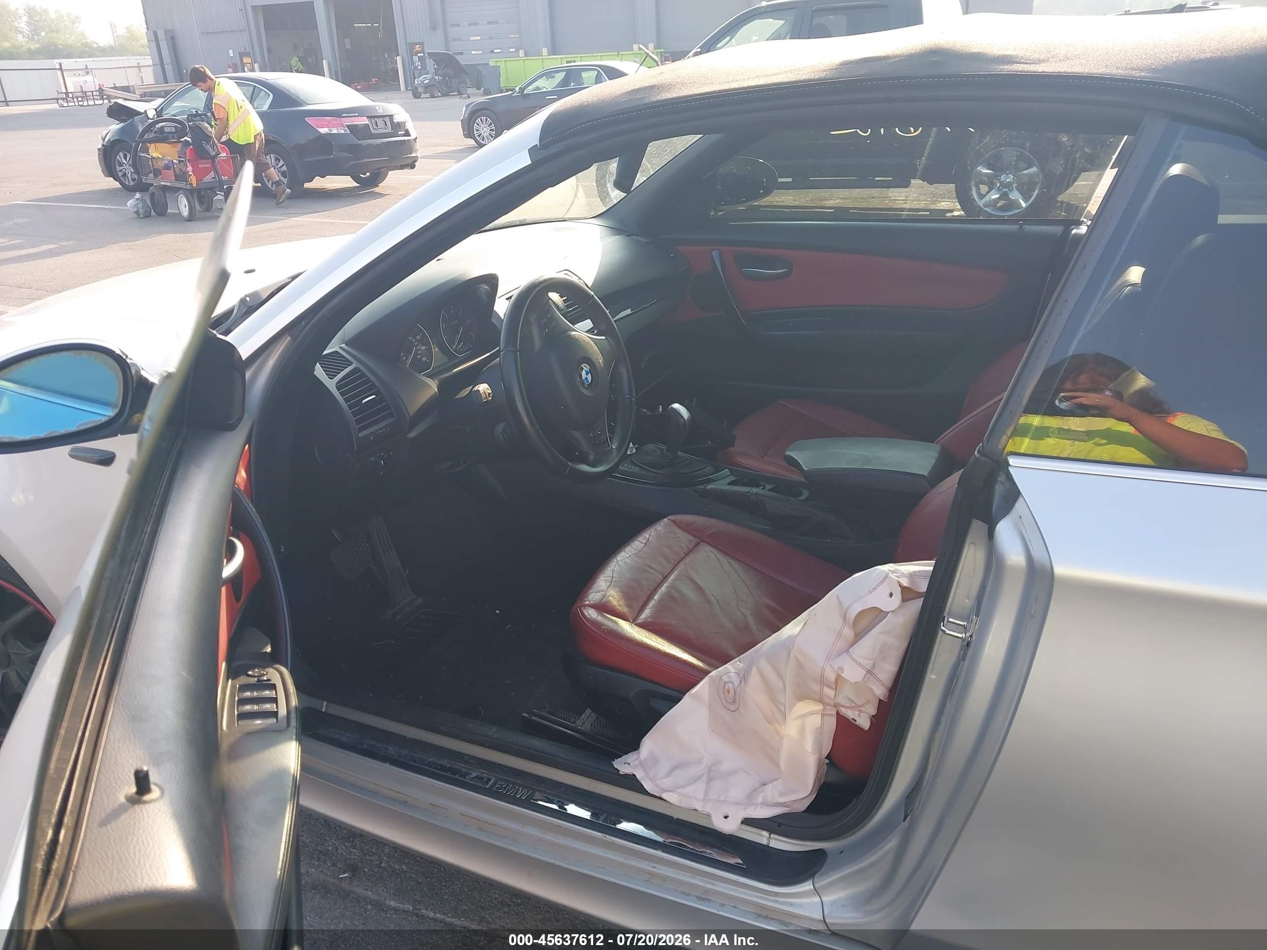 2009 Bmw 128i   Серебряный vin: WBAUL73569VJ74984