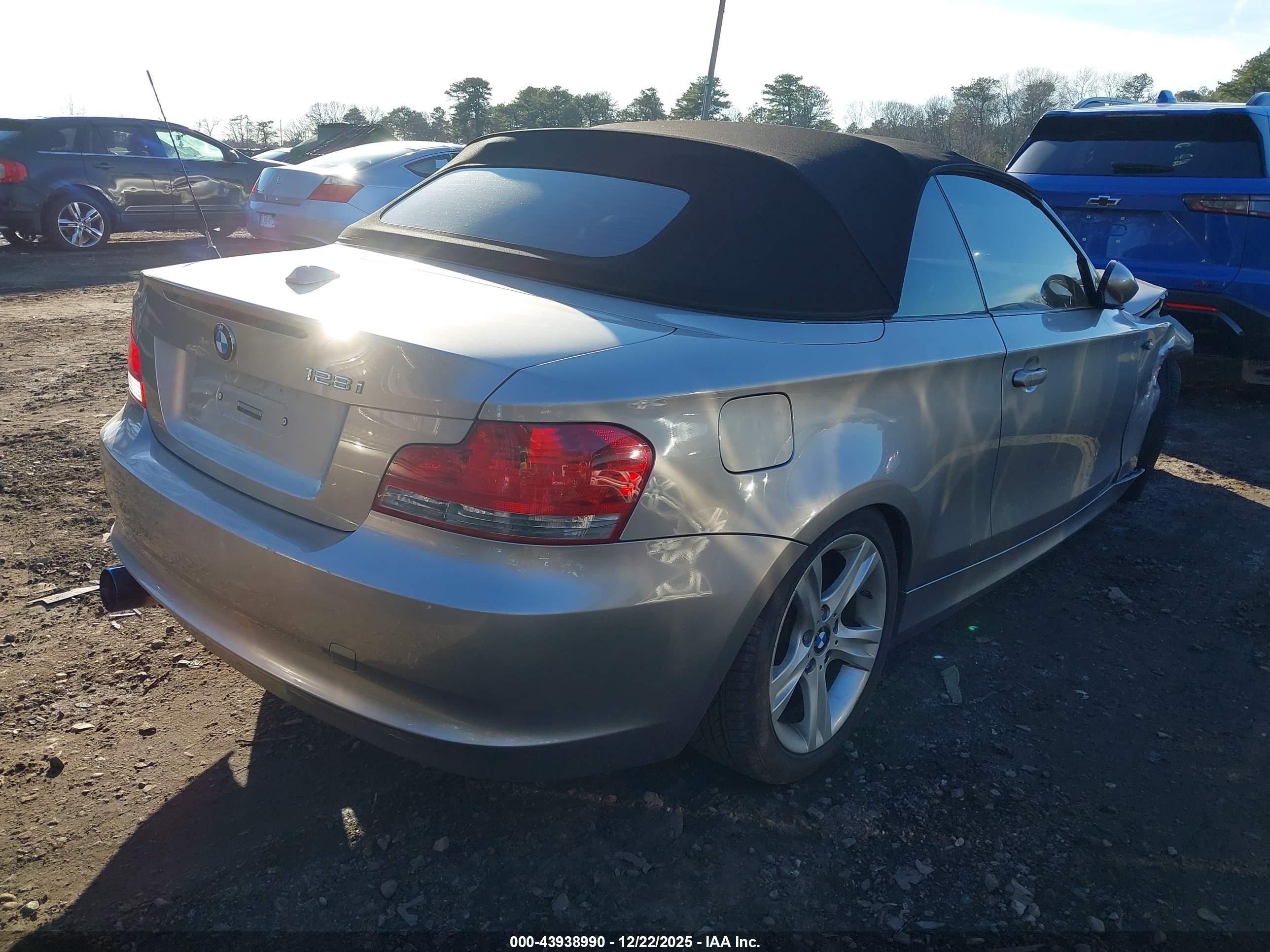 2008 Bmw 128i   Gold vin: WBAUL73578VE88483