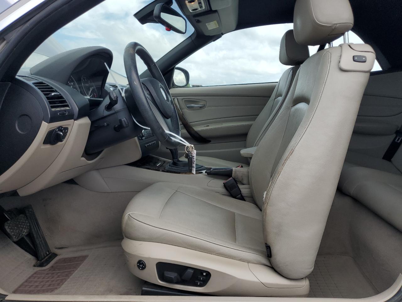 2009 Bmw 128 I Beige vin: WBAUL73589VJ76395