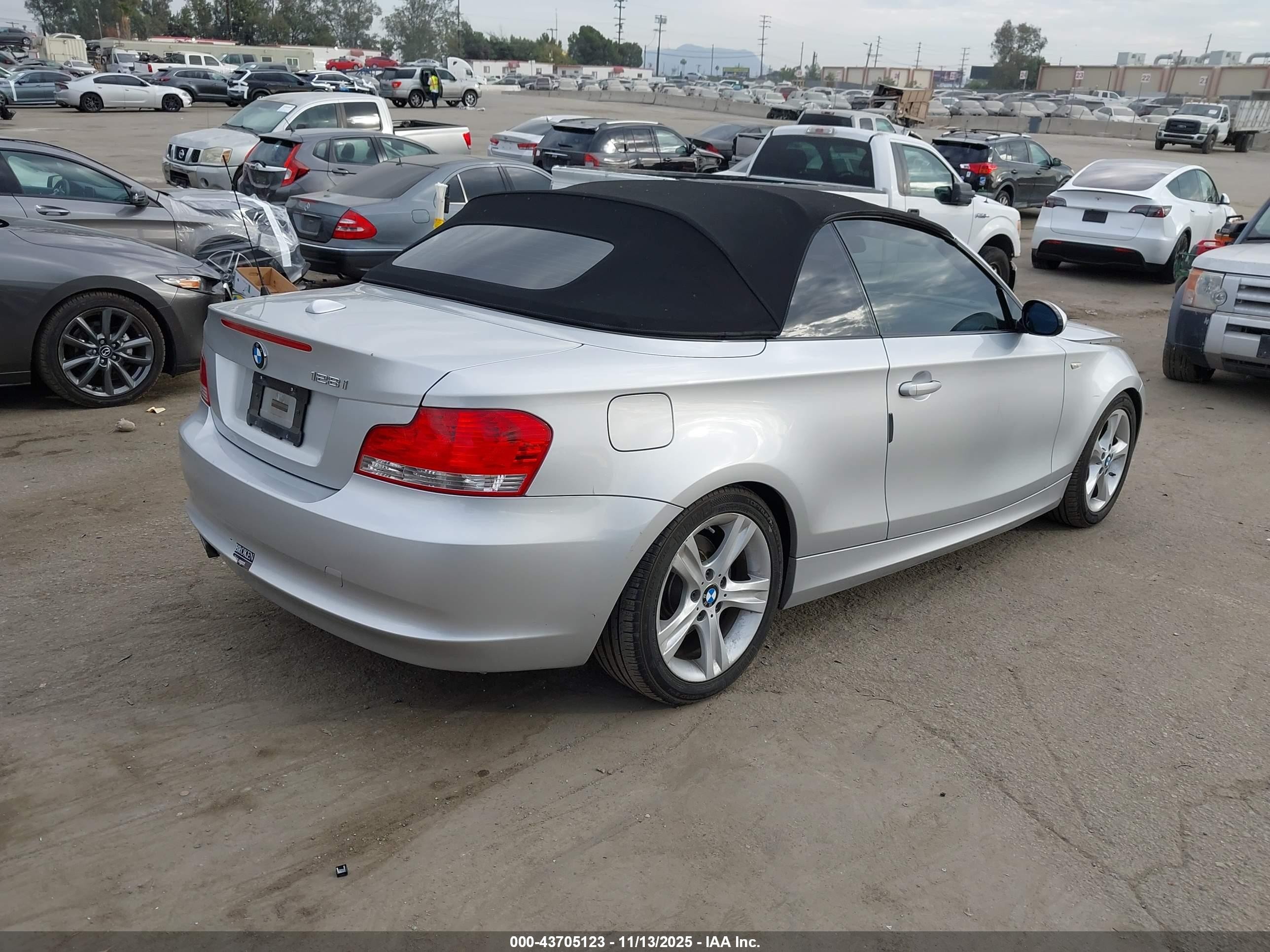 2009 Bmw 128i   Silver vin: WBAUL73599VJ76485