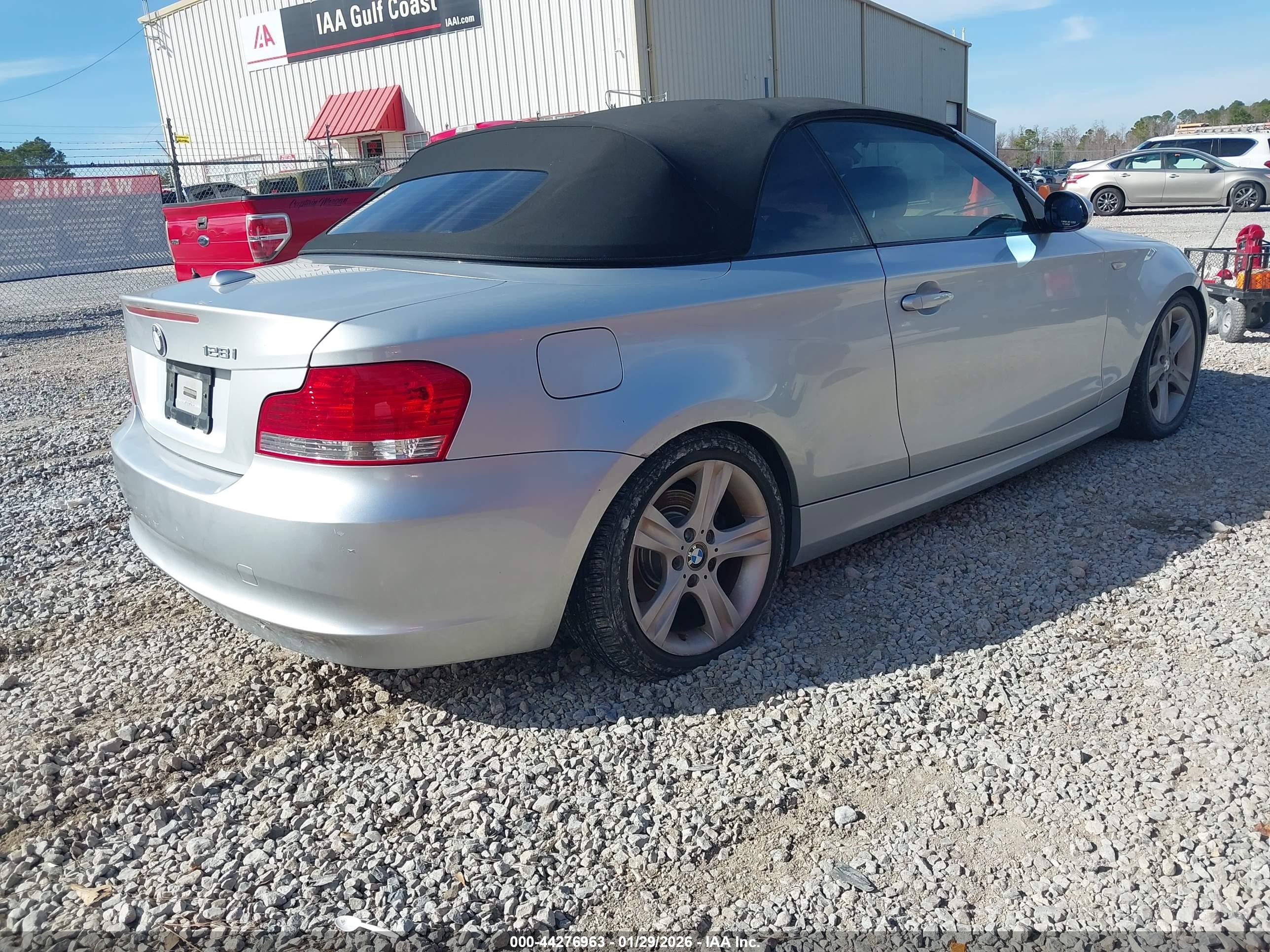 2008 Bmw 128i   Silver vin: WBAUL735X8VE88980
