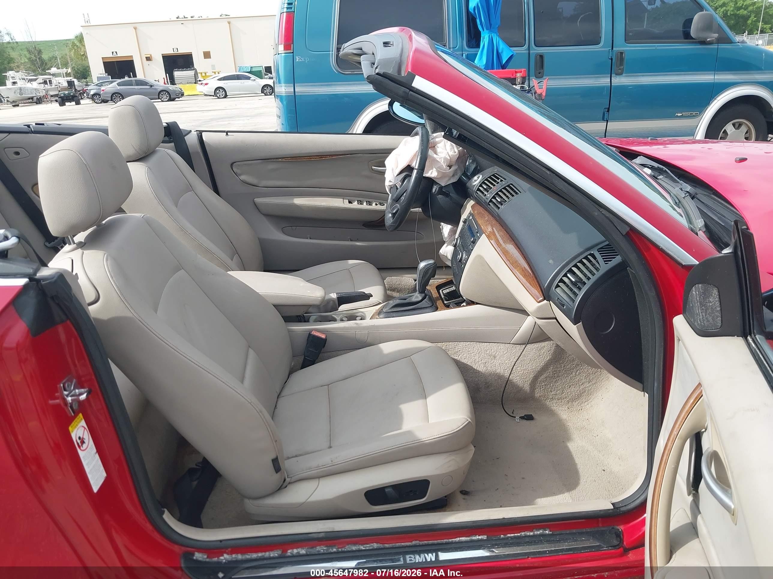 2009 Bmw 128i   Red vin: WBAUL735X9VJ75359