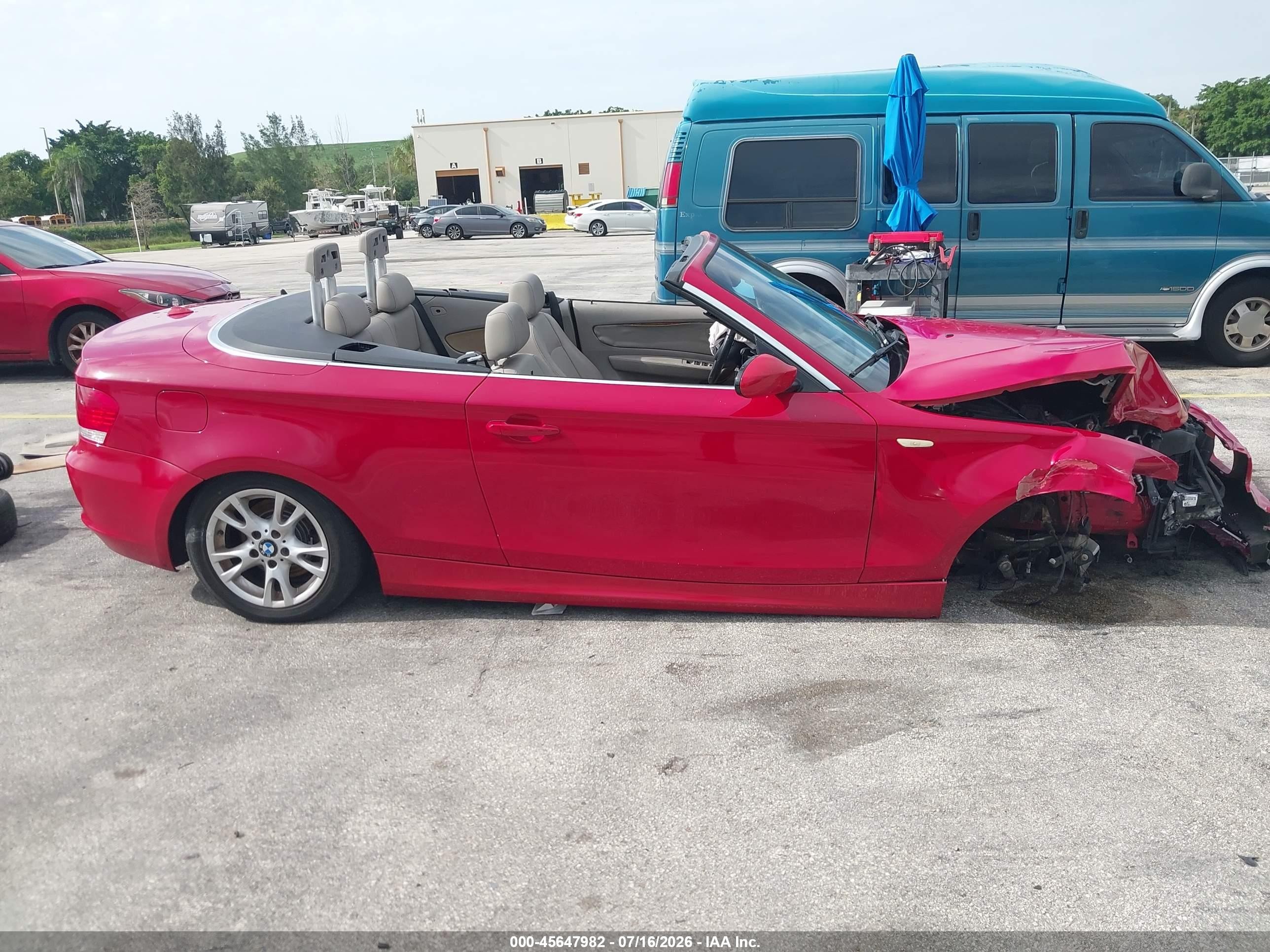 2009 Bmw 128i   Red vin: WBAUL735X9VJ75359