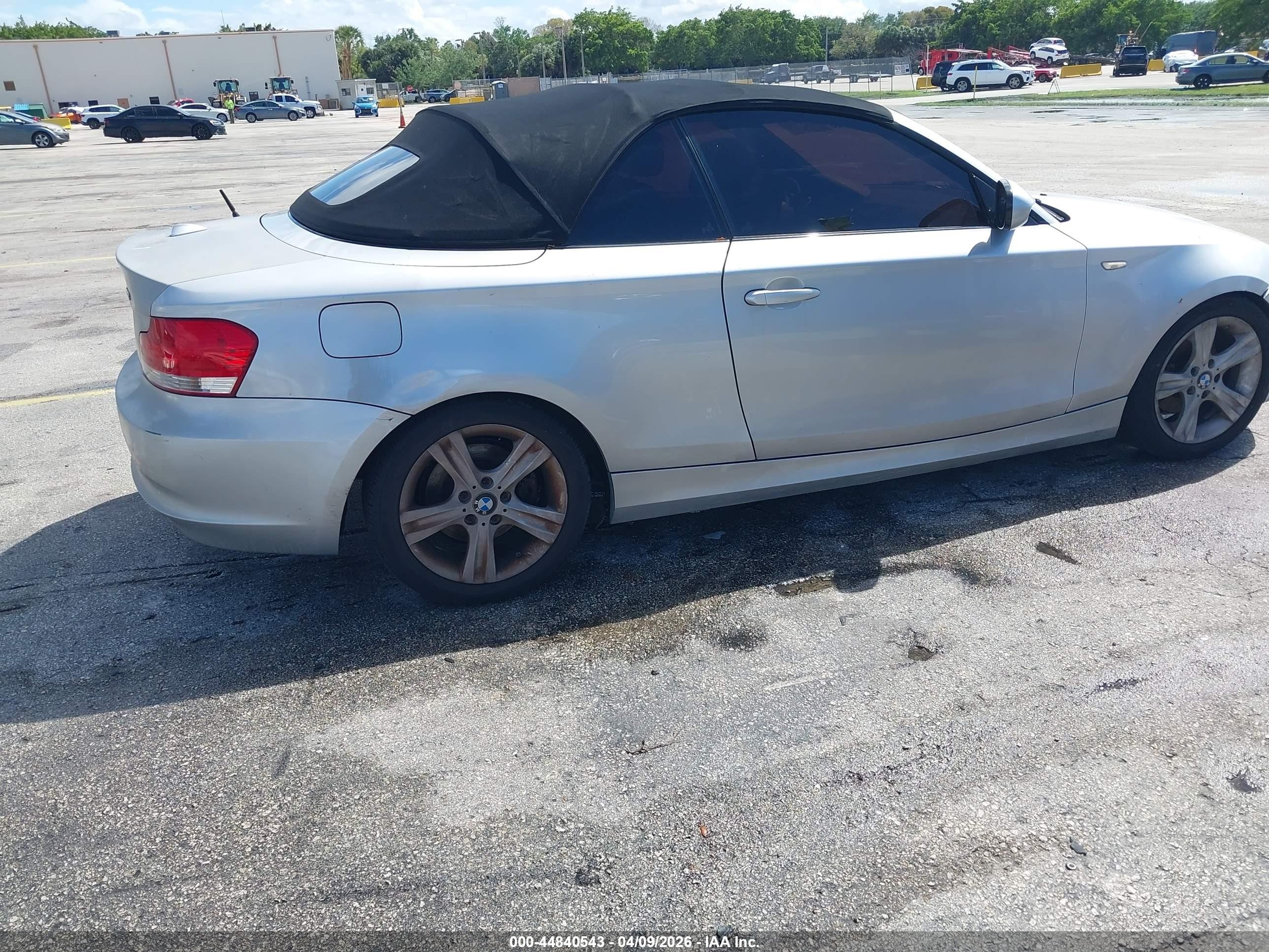2011 Bmw 128i Silver vin: WBAUL7C50BVM78947