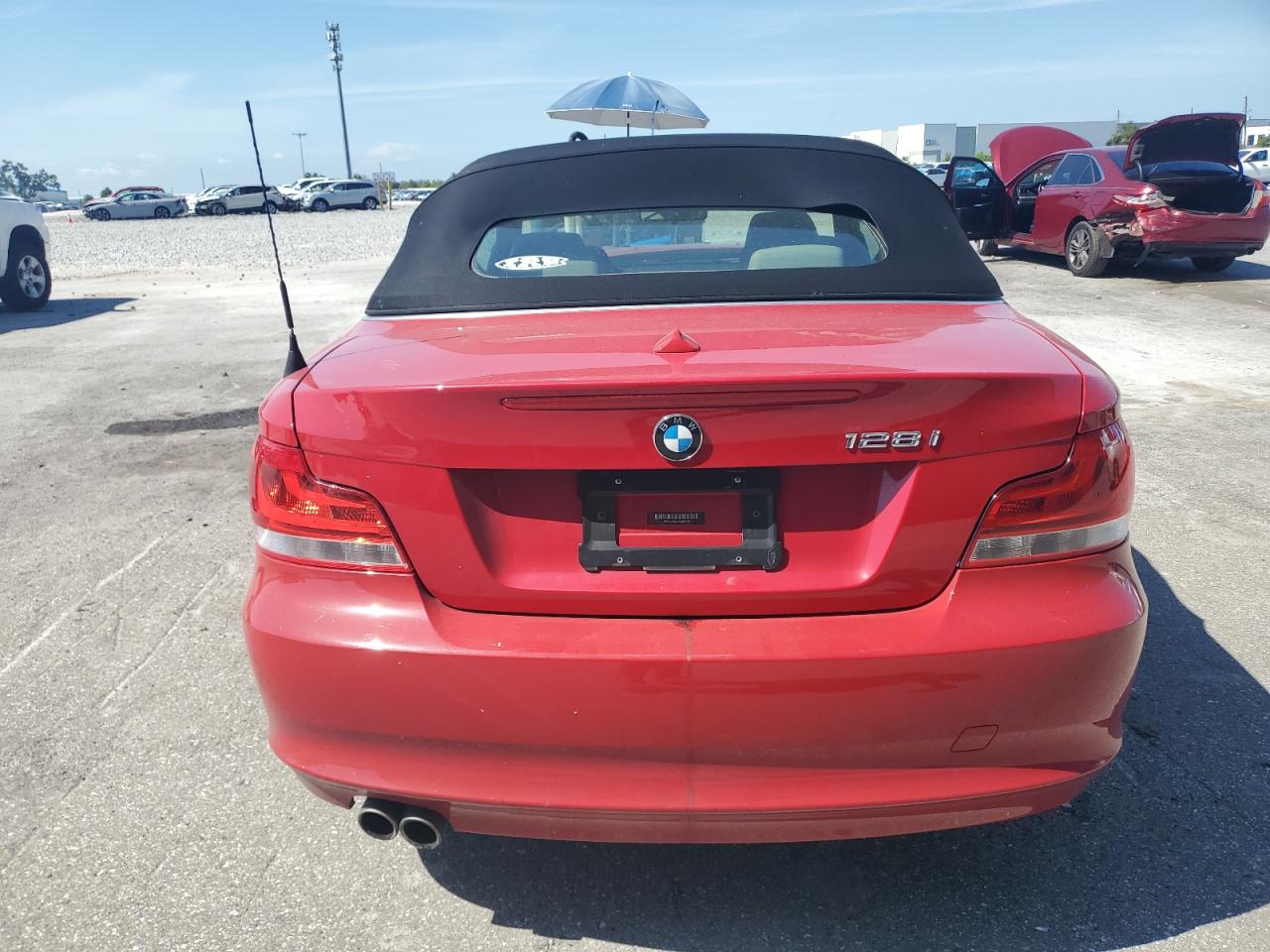 2012 Bmw 128 I   Red vin: WBAUL7C52CVM82855