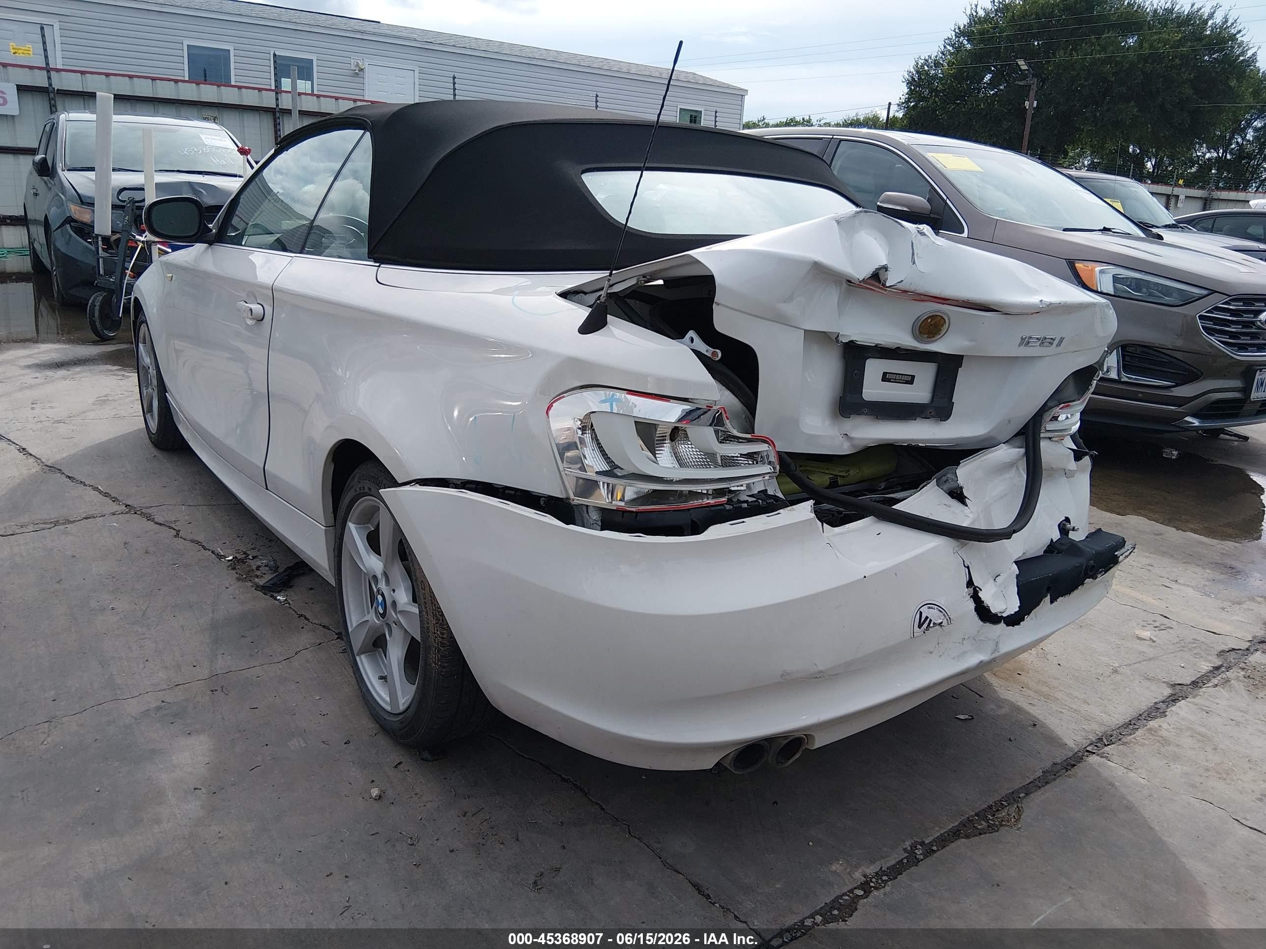 2012 Bmw 128i   White vin: WBAUL7C52CVM83147