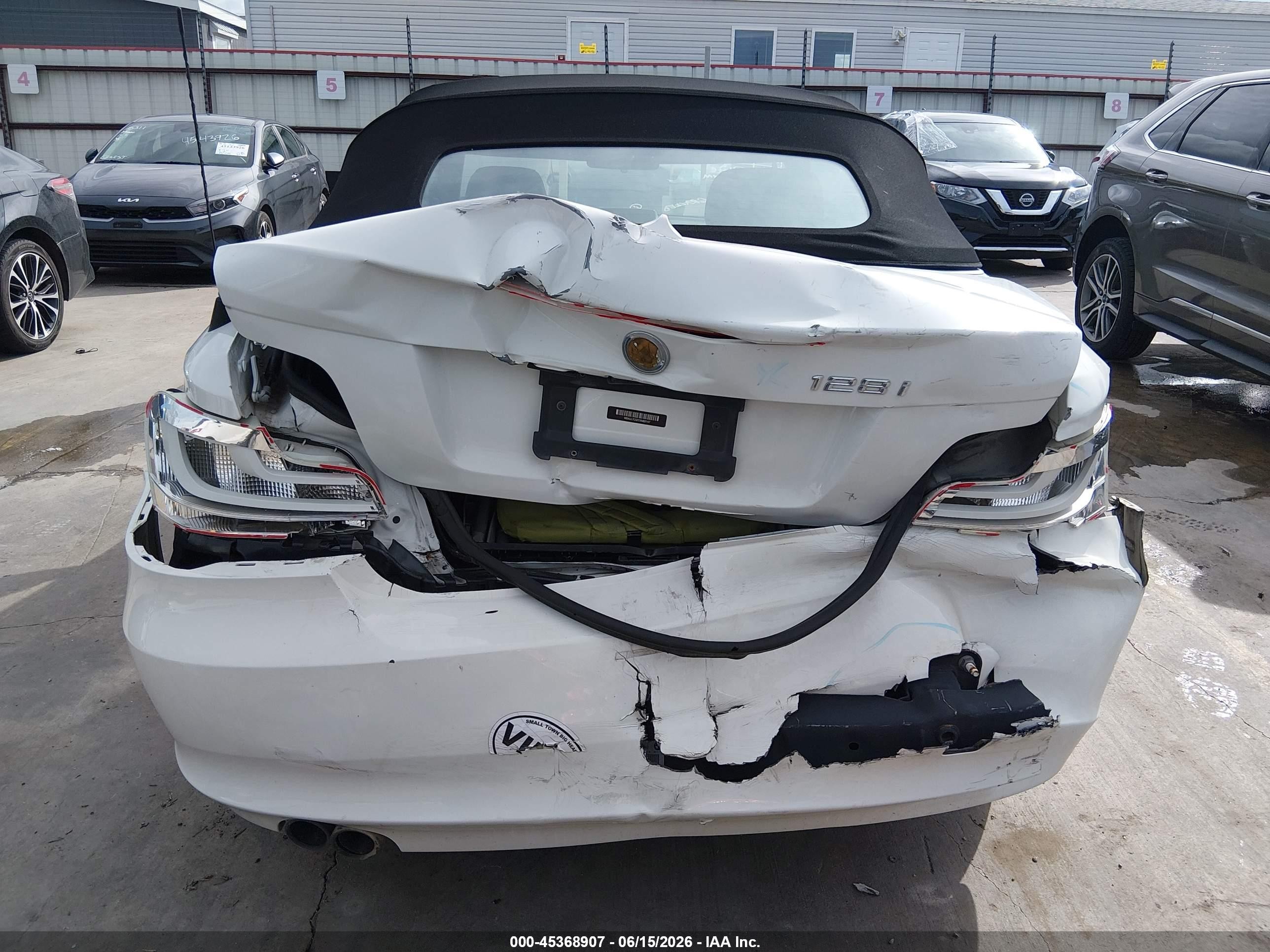 2012 Bmw 128i   White vin: WBAUL7C52CVM83147