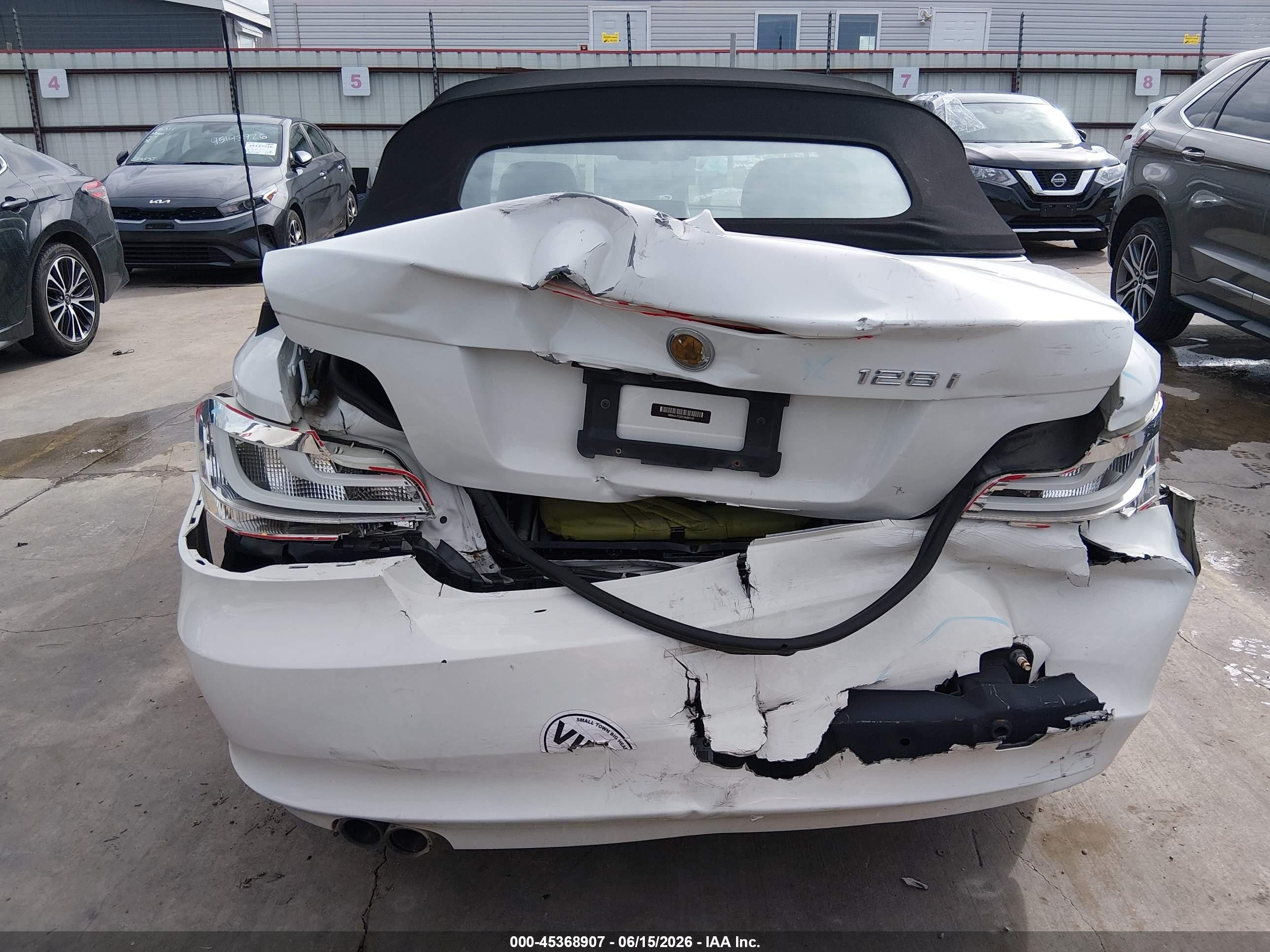 2012 Bmw 128i   White vin: WBAUL7C52CVM83147