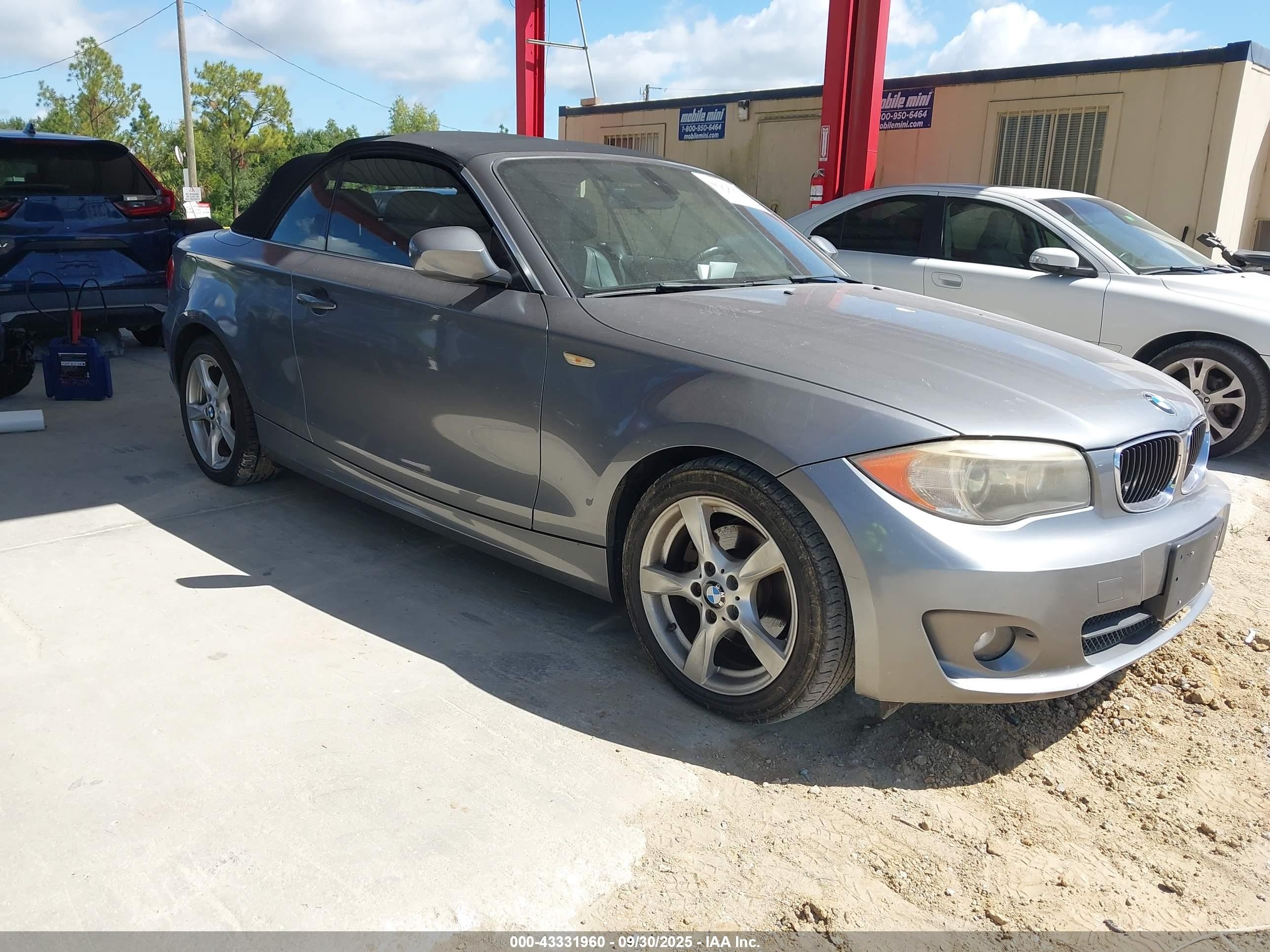 2012 Bmw 128i   Серый vin: WBAUL7C53CVM83500