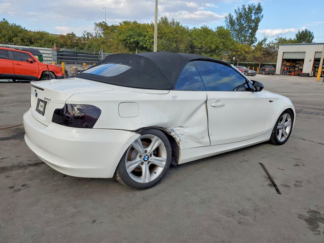 2011 Bmw 128 I White vin: WBAUL7C54BVM80393
