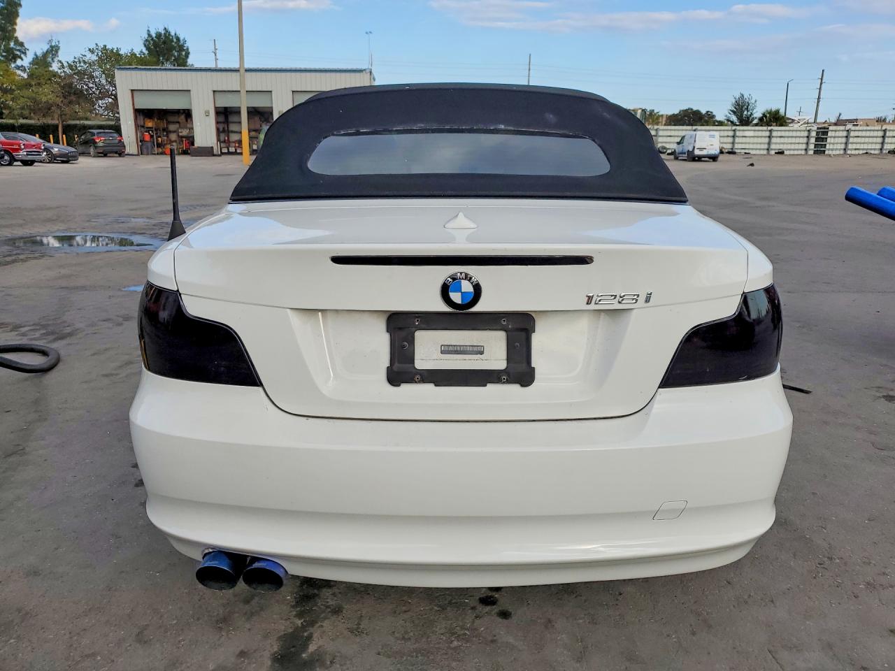 2011 Bmw 128 I White vin: WBAUL7C54BVM80393