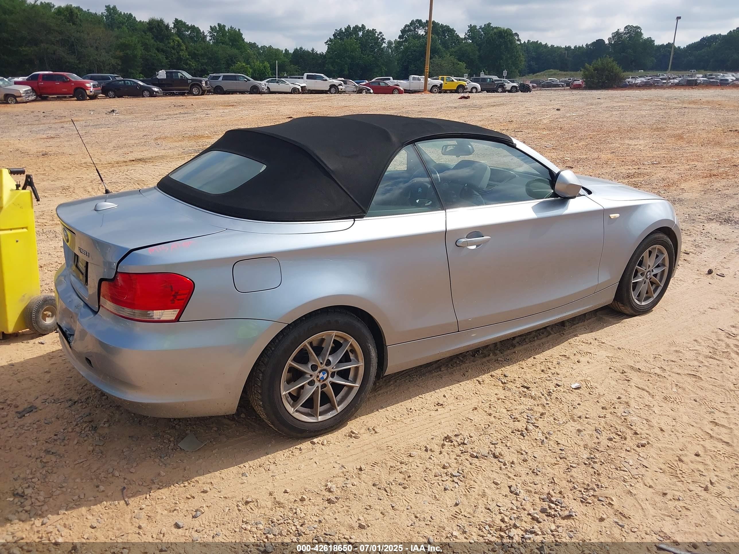 2011 Bmw 128i   Blue vin: WBAUL7C55BVM81052