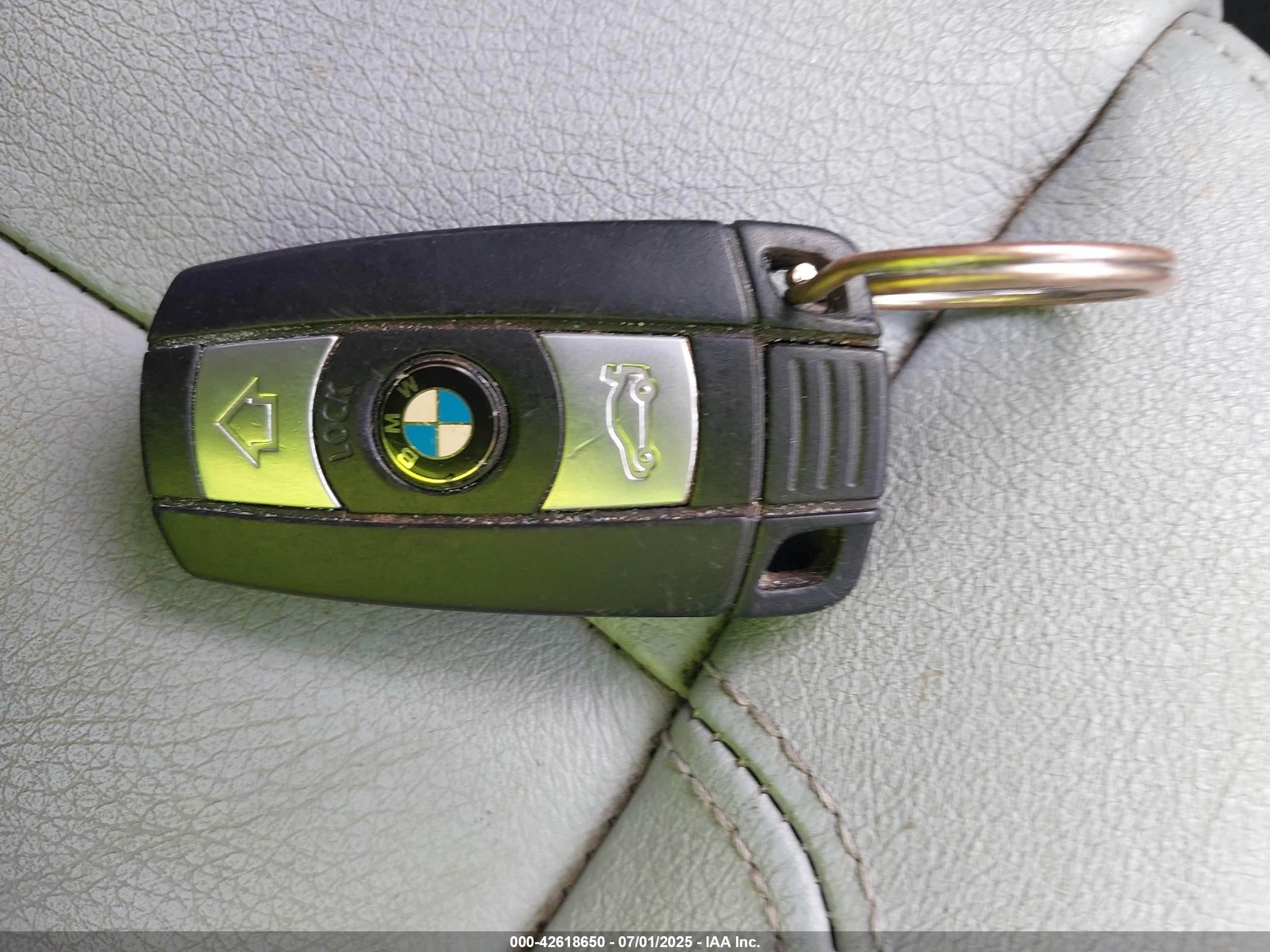 2011 Bmw 128i   Blue vin: WBAUL7C55BVM81052
