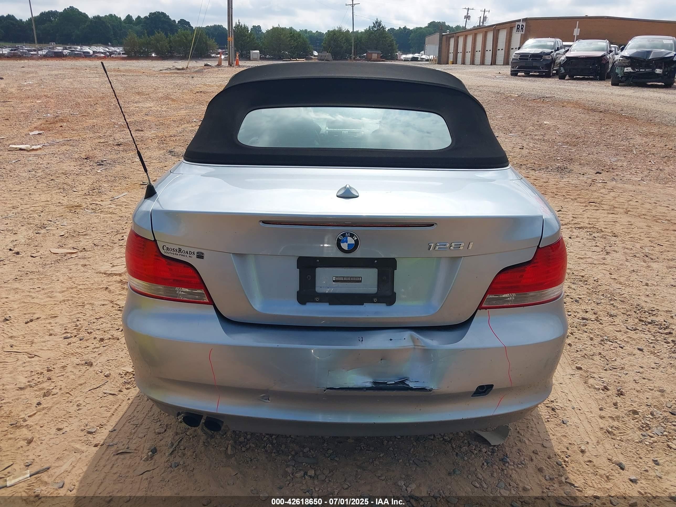2011 Bmw 128i   Blue vin: WBAUL7C55BVM81052