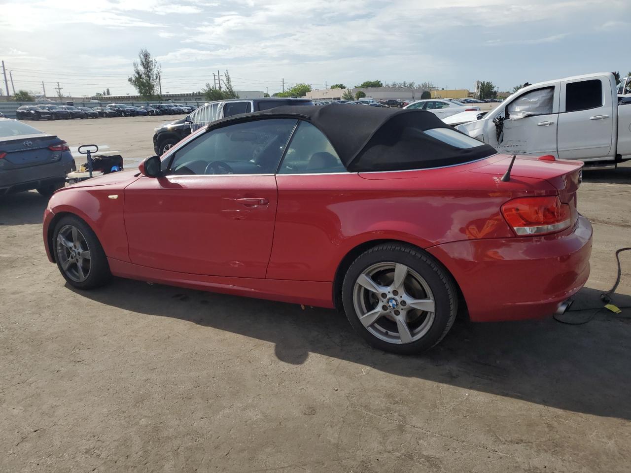 2012 Bmw 128 I Red vin: WBAUL7C55CVE87437