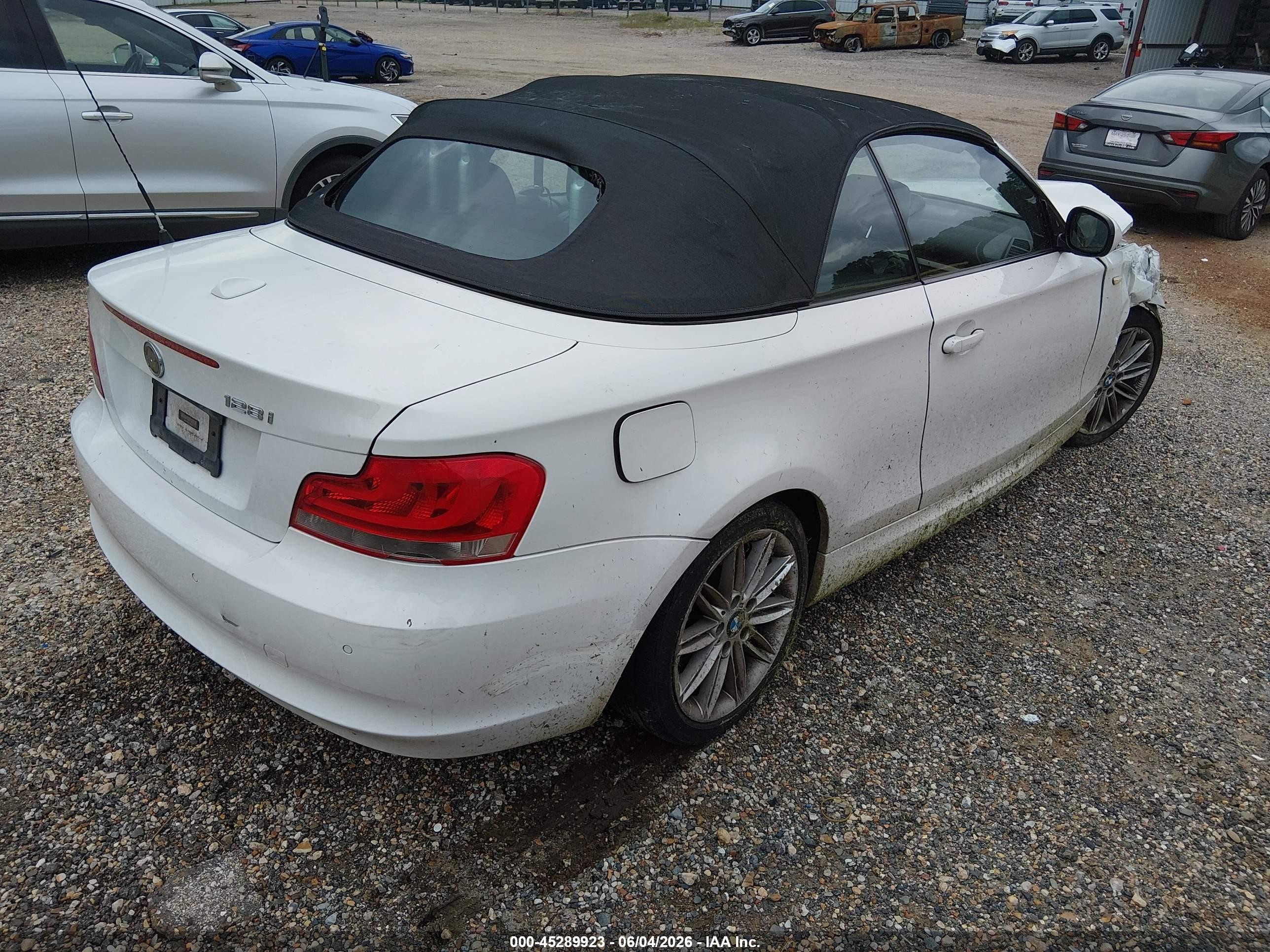 2012 Bmw 128i   White vin: WBAUL7C55CVM82333