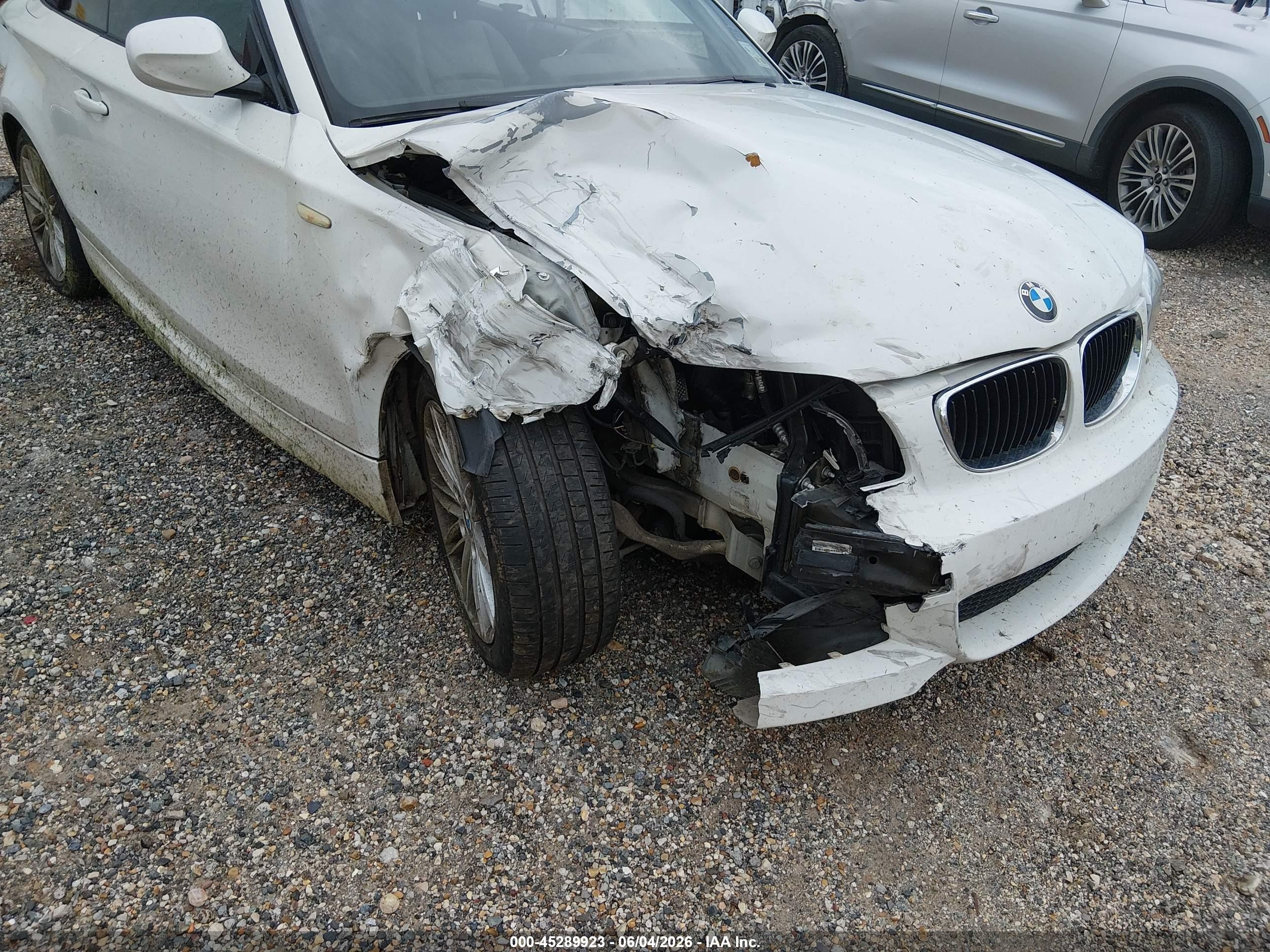 2012 Bmw 128i   White vin: WBAUL7C55CVM82333