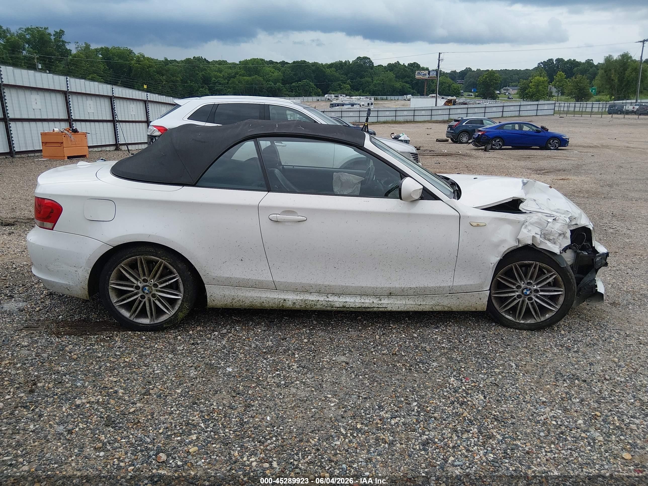 2012 Bmw 128i   White vin: WBAUL7C55CVM82333