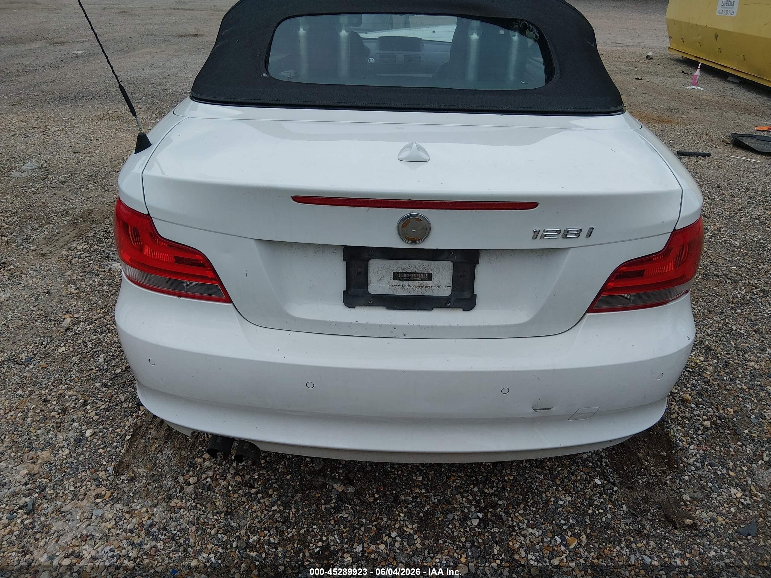 2012 Bmw 128i   White vin: WBAUL7C55CVM82333