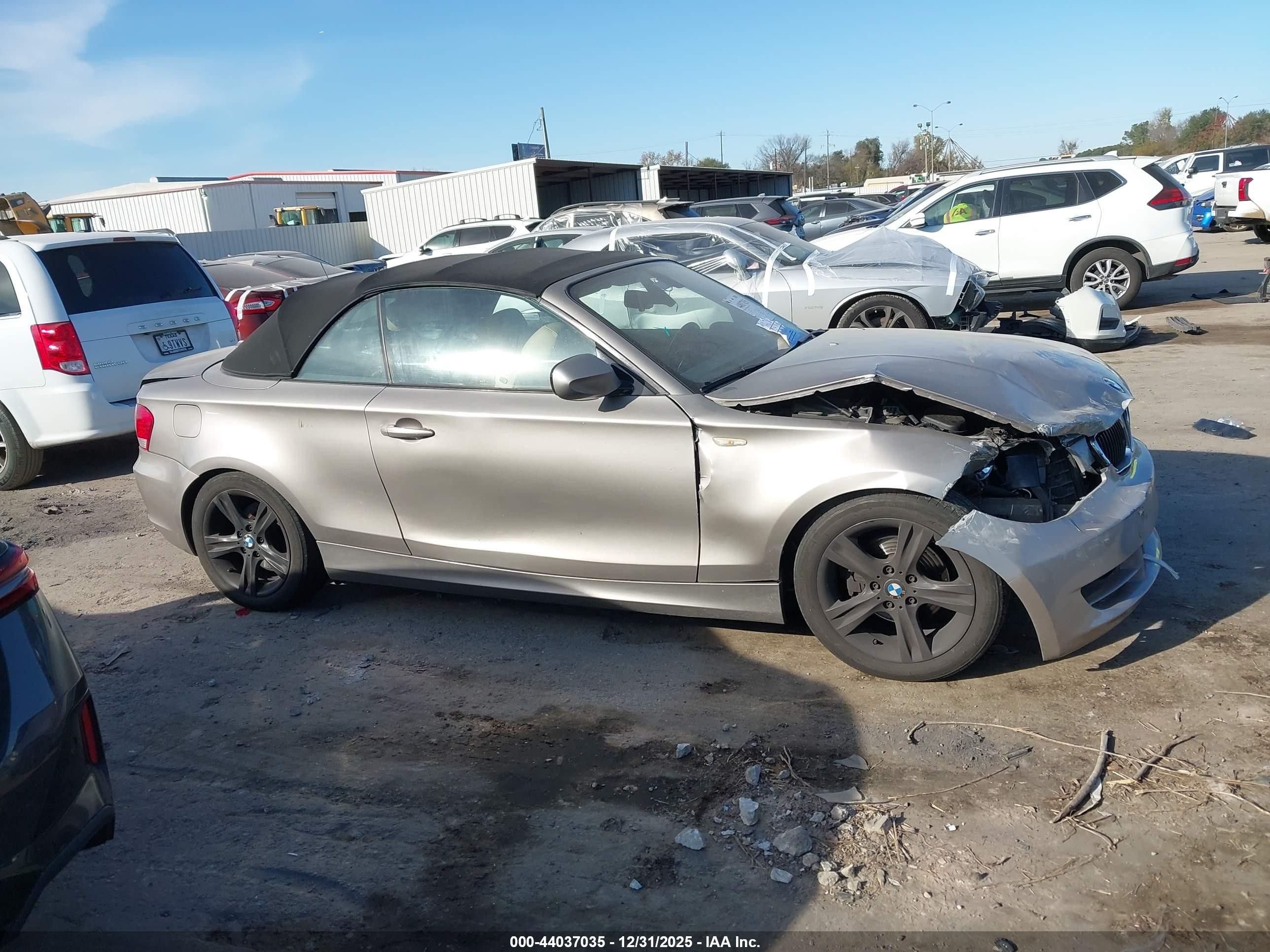 2011 Bmw 128i   Gold vin: WBAUL7C56BVM79701