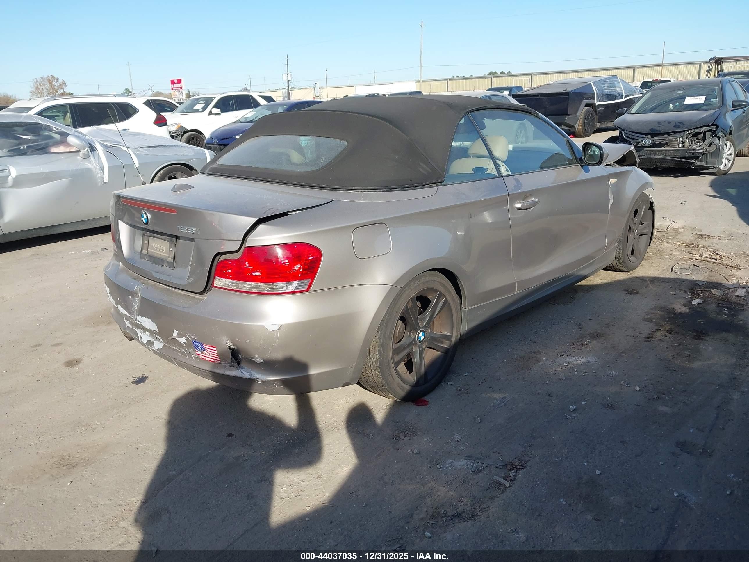 2011 Bmw 128i   Gold vin: WBAUL7C56BVM79701
