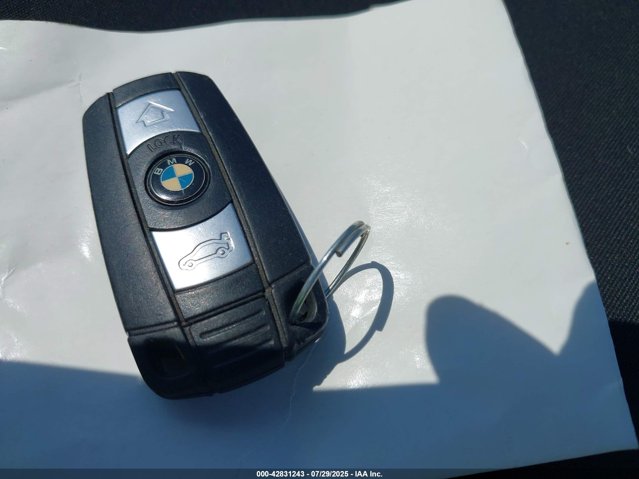 2010 Bmw 128i   White vin: WBAUL7C57AVJ78000
