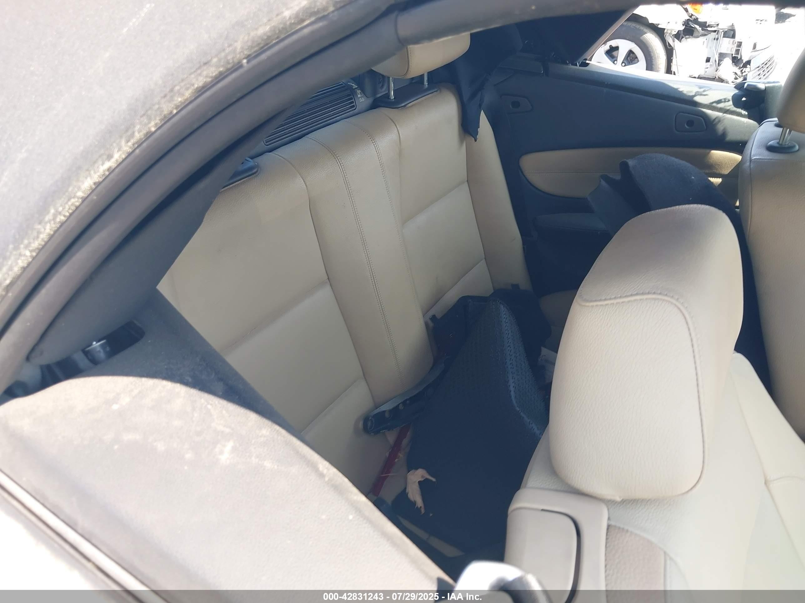 2010 Bmw 128i   White vin: WBAUL7C57AVJ78000