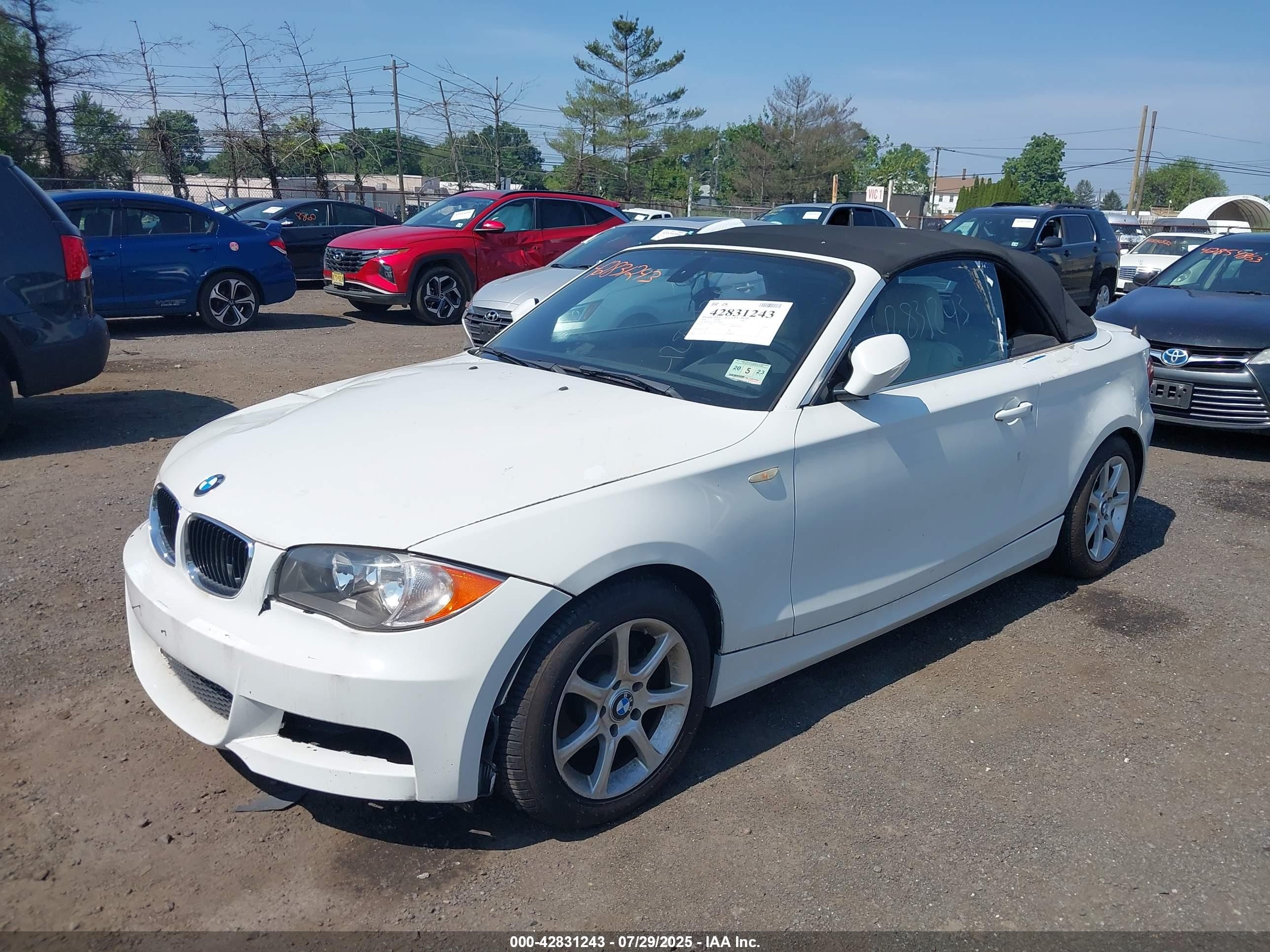 2010 Bmw 128i   White vin: WBAUL7C57AVJ78000