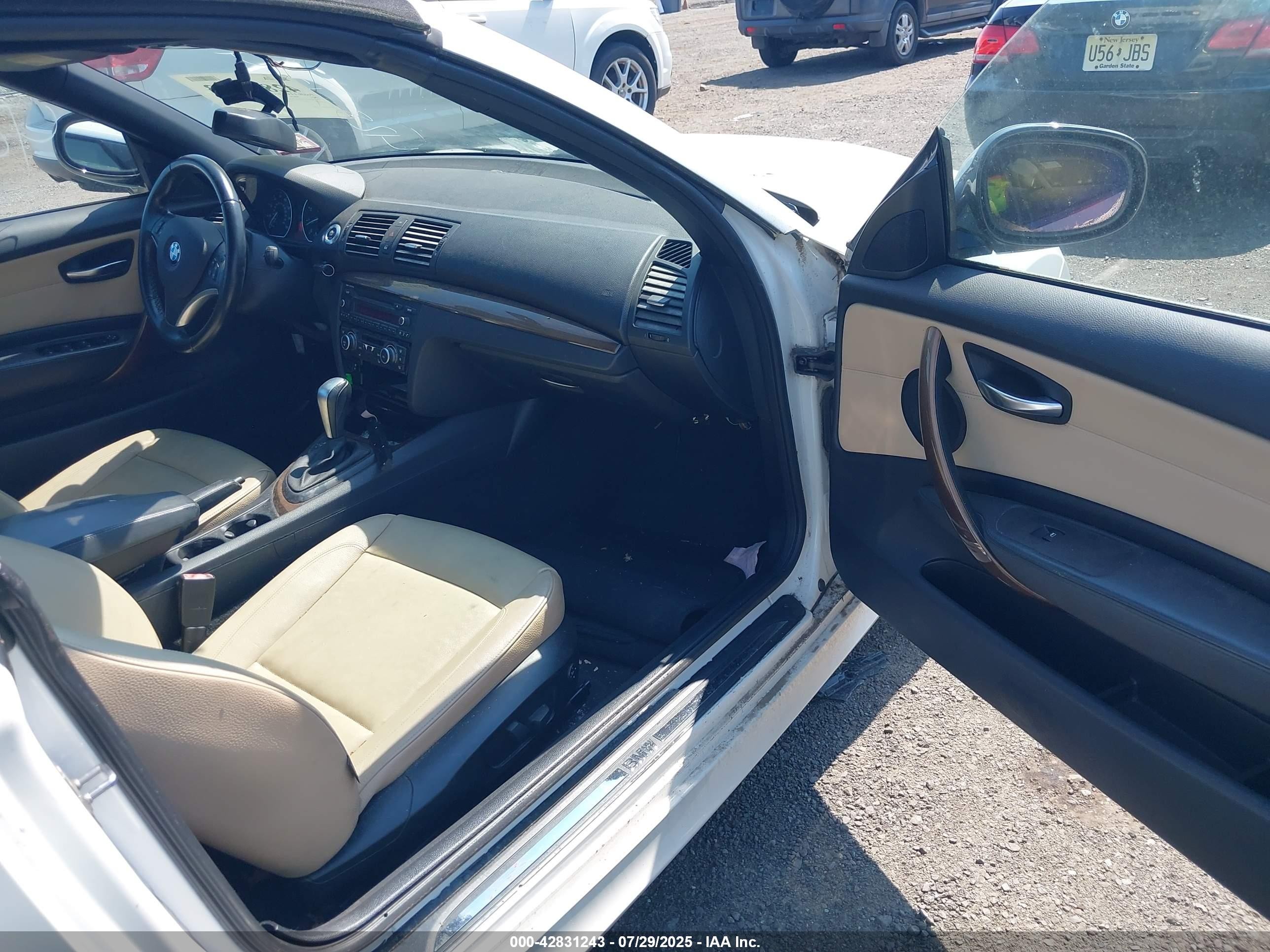 2010 Bmw 128i   White vin: WBAUL7C57AVJ78000