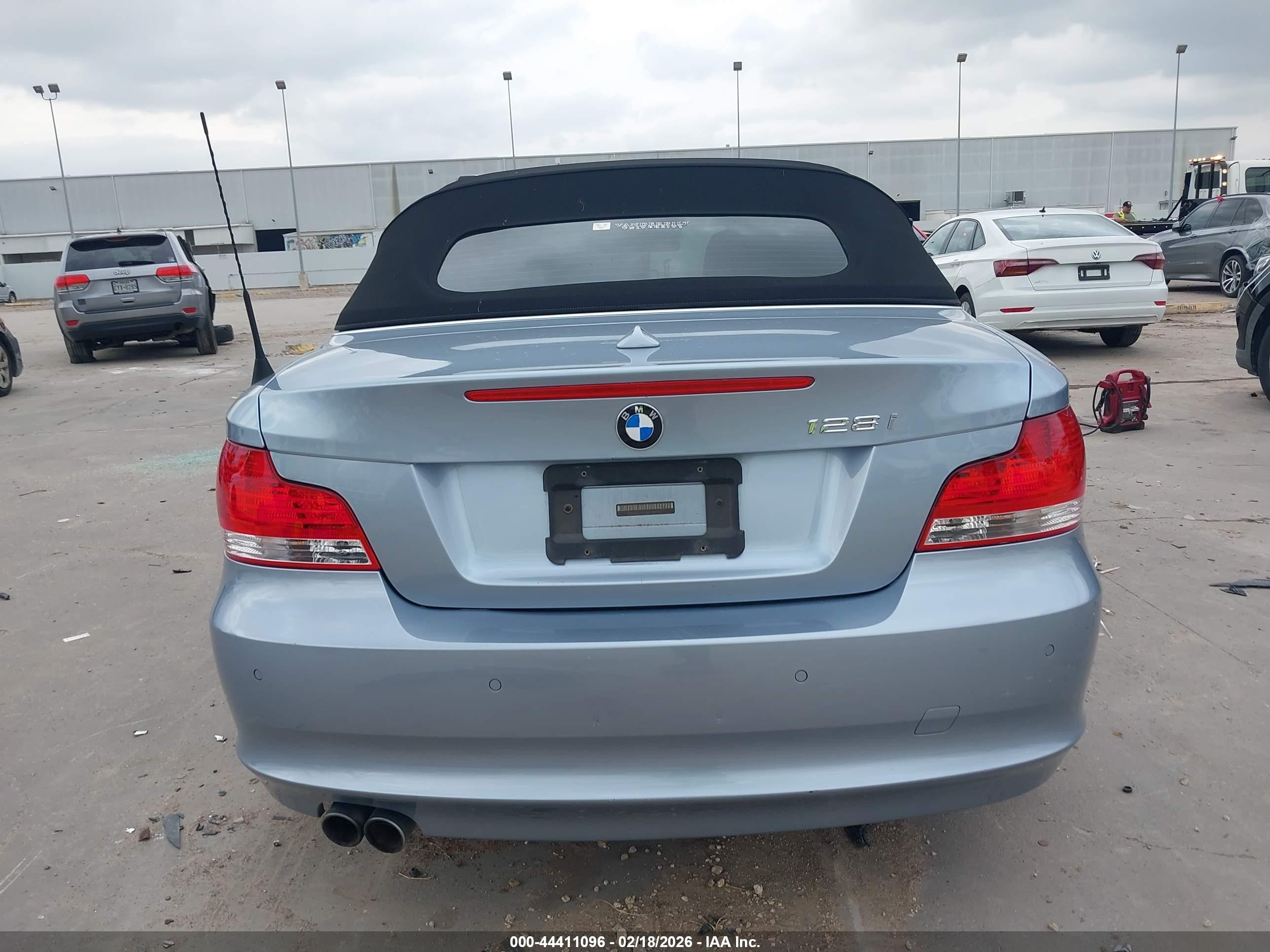 2010 Bmw 128i   Light Blue vin: WBAUL7C58AVJ77700