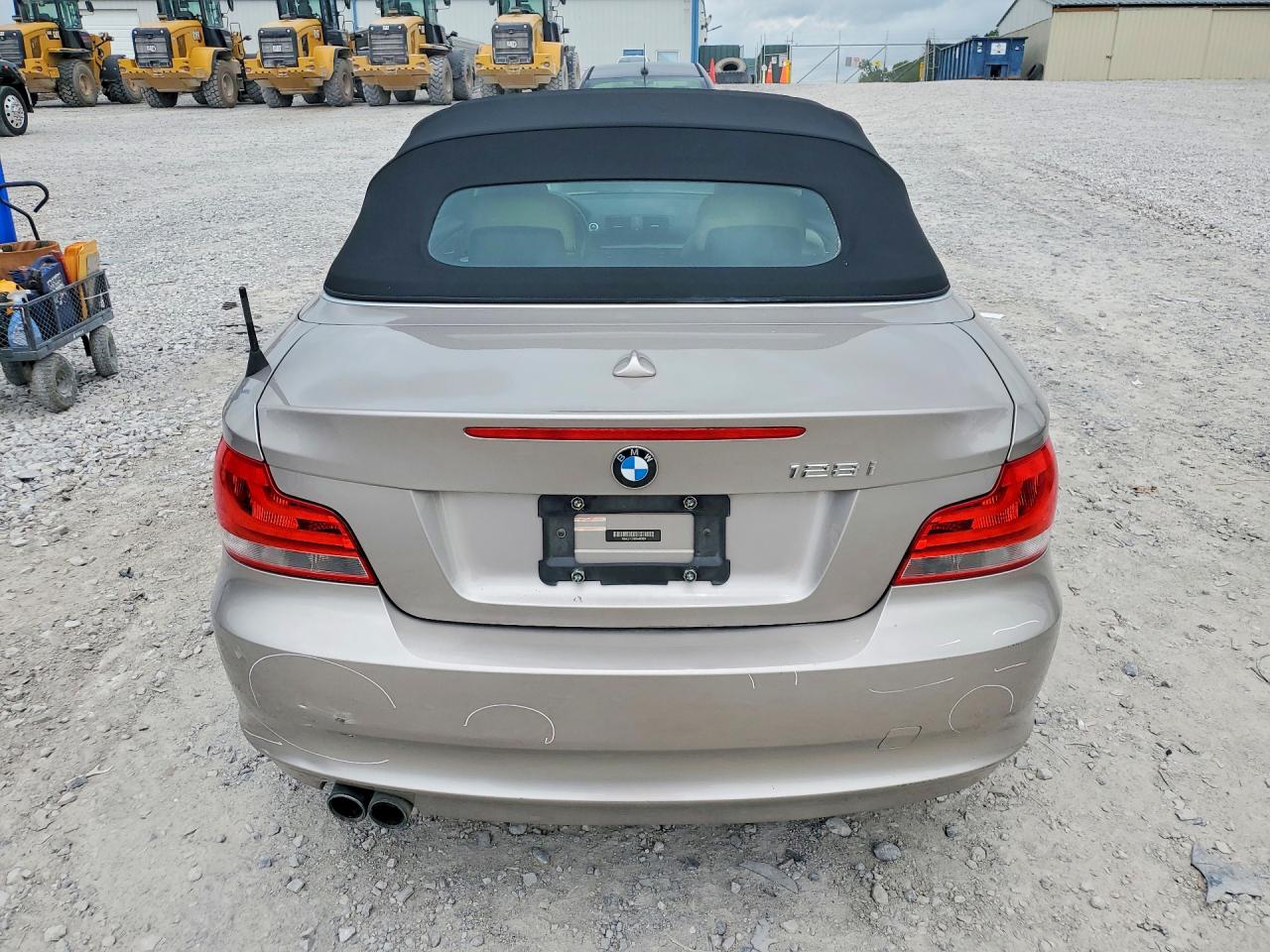 2013 Bmw 128 I Silver vin: WBAUL7C58DVM83820