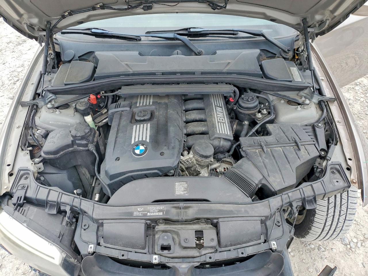2013 Bmw 128 I Silver vin: WBAUL7C58DVM83820