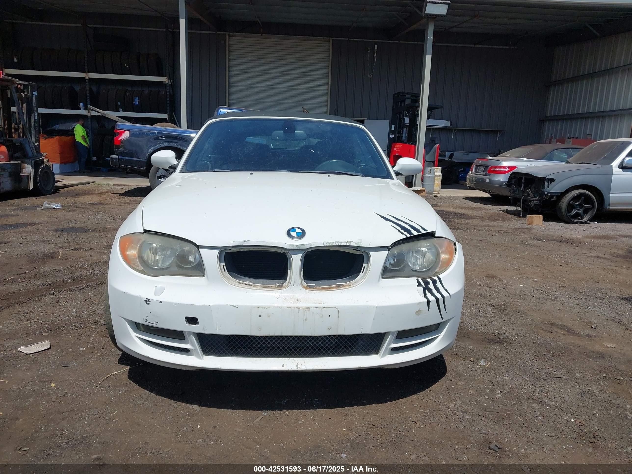 2009 Bmw 128i   White vin: WBAUN13529VH81359