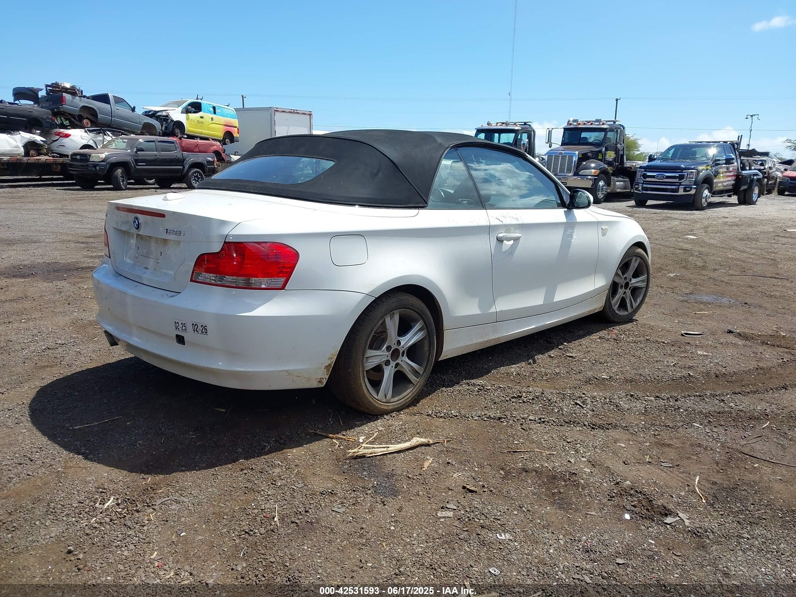 2009 Bmw 128i   White vin: WBAUN13529VH81359