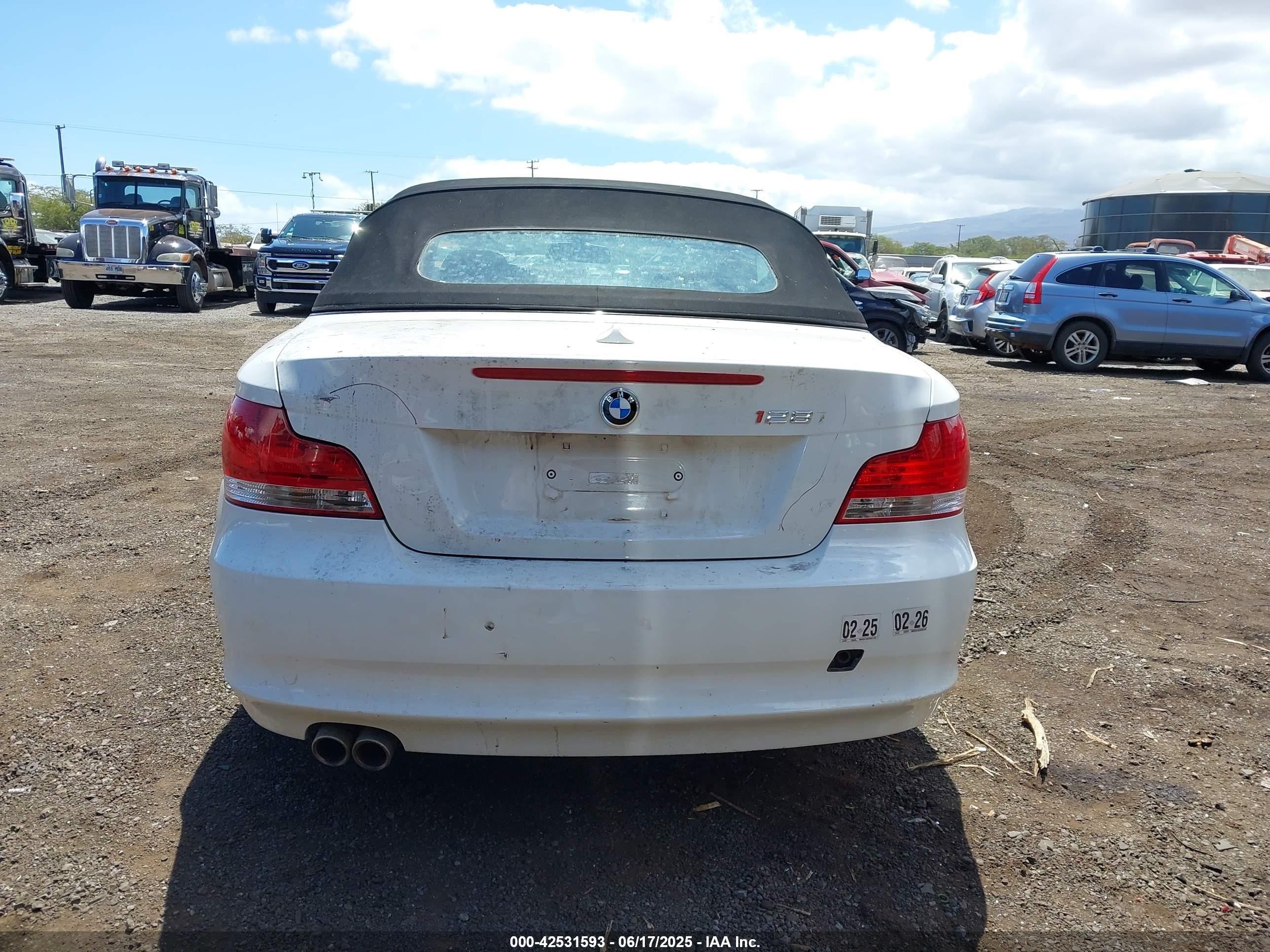 2009 Bmw 128i   White vin: WBAUN13529VH81359