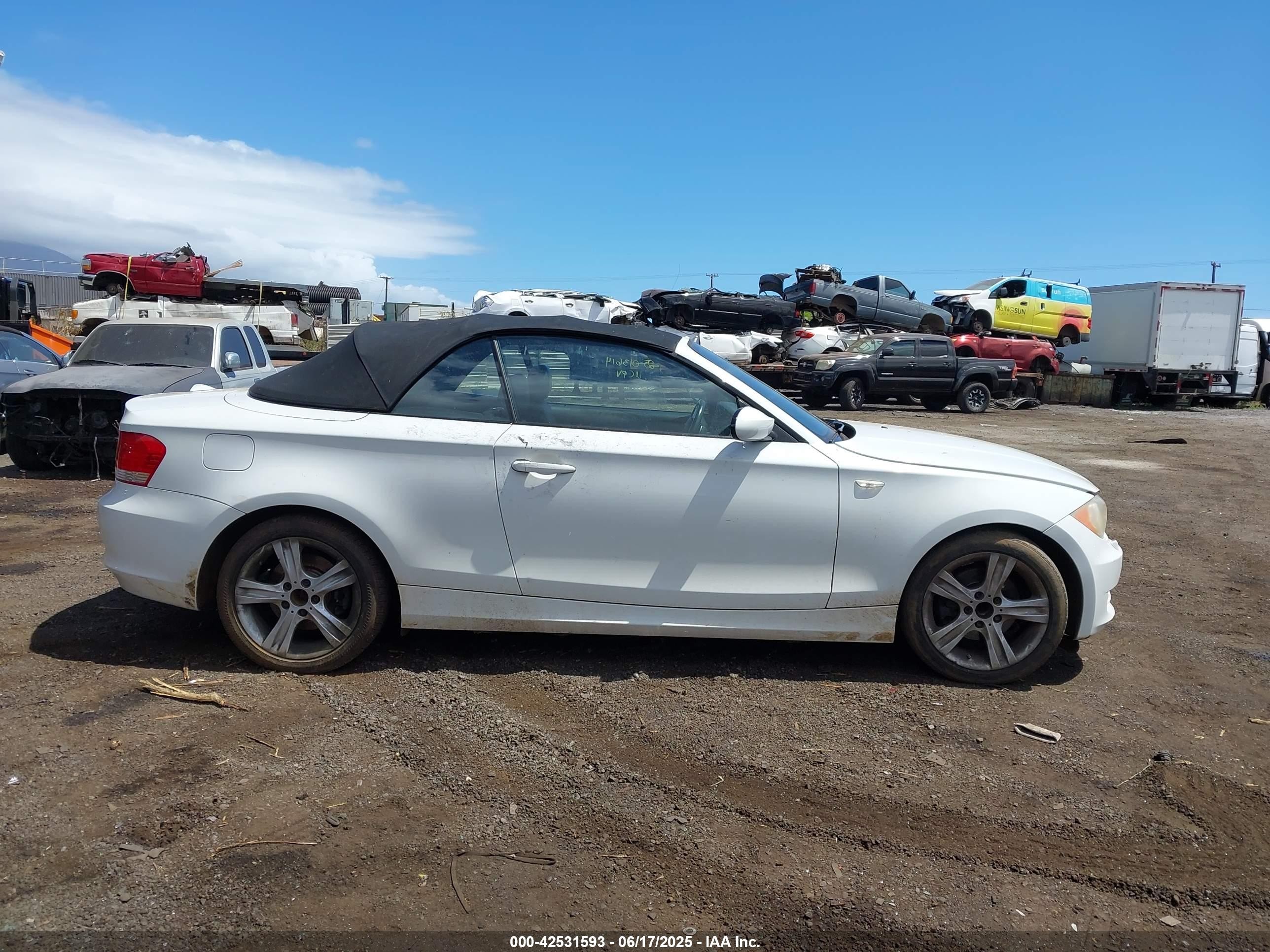 2009 Bmw 128i   White vin: WBAUN13529VH81359