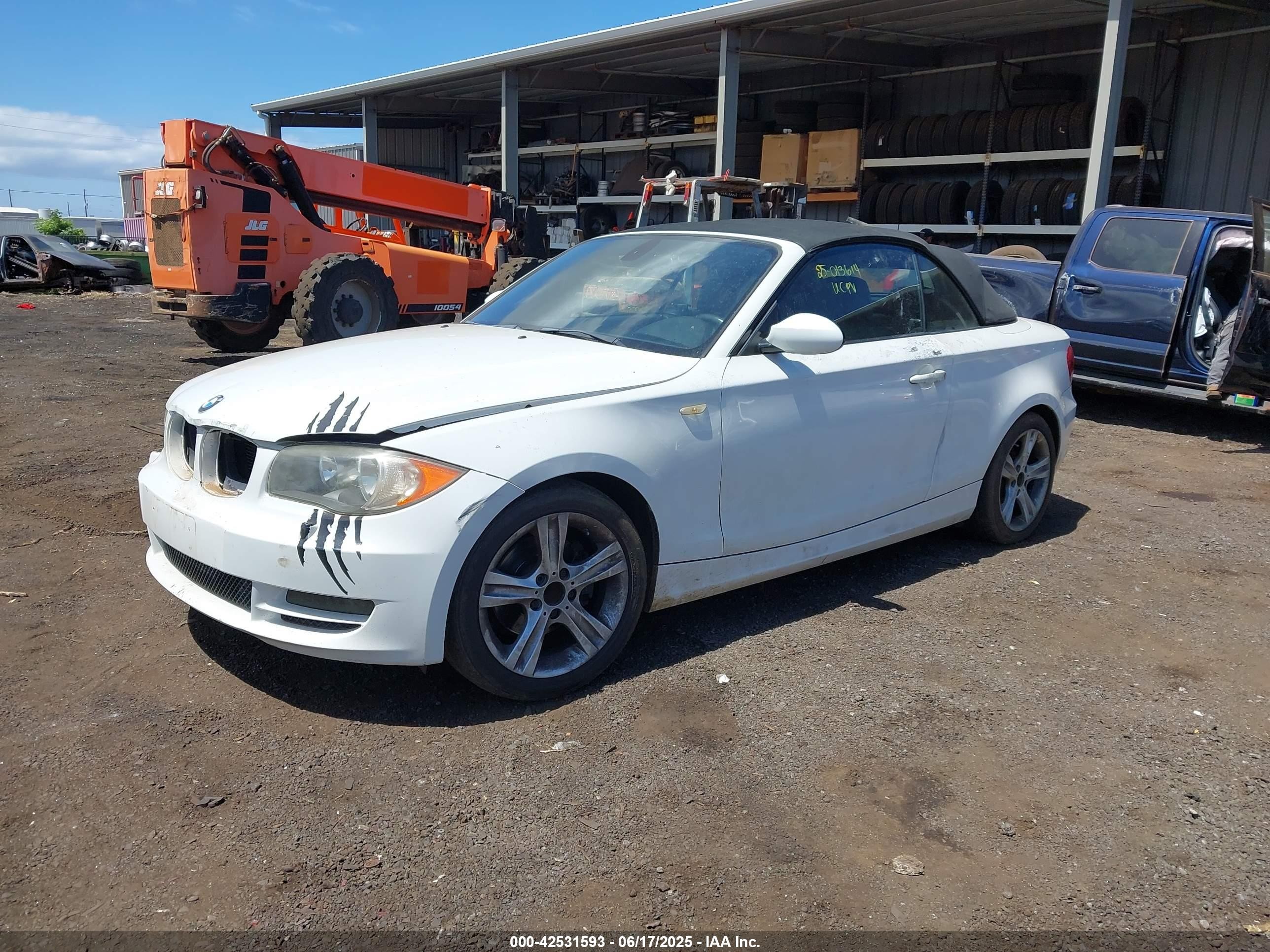 2009 Bmw 128i   White vin: WBAUN13529VH81359