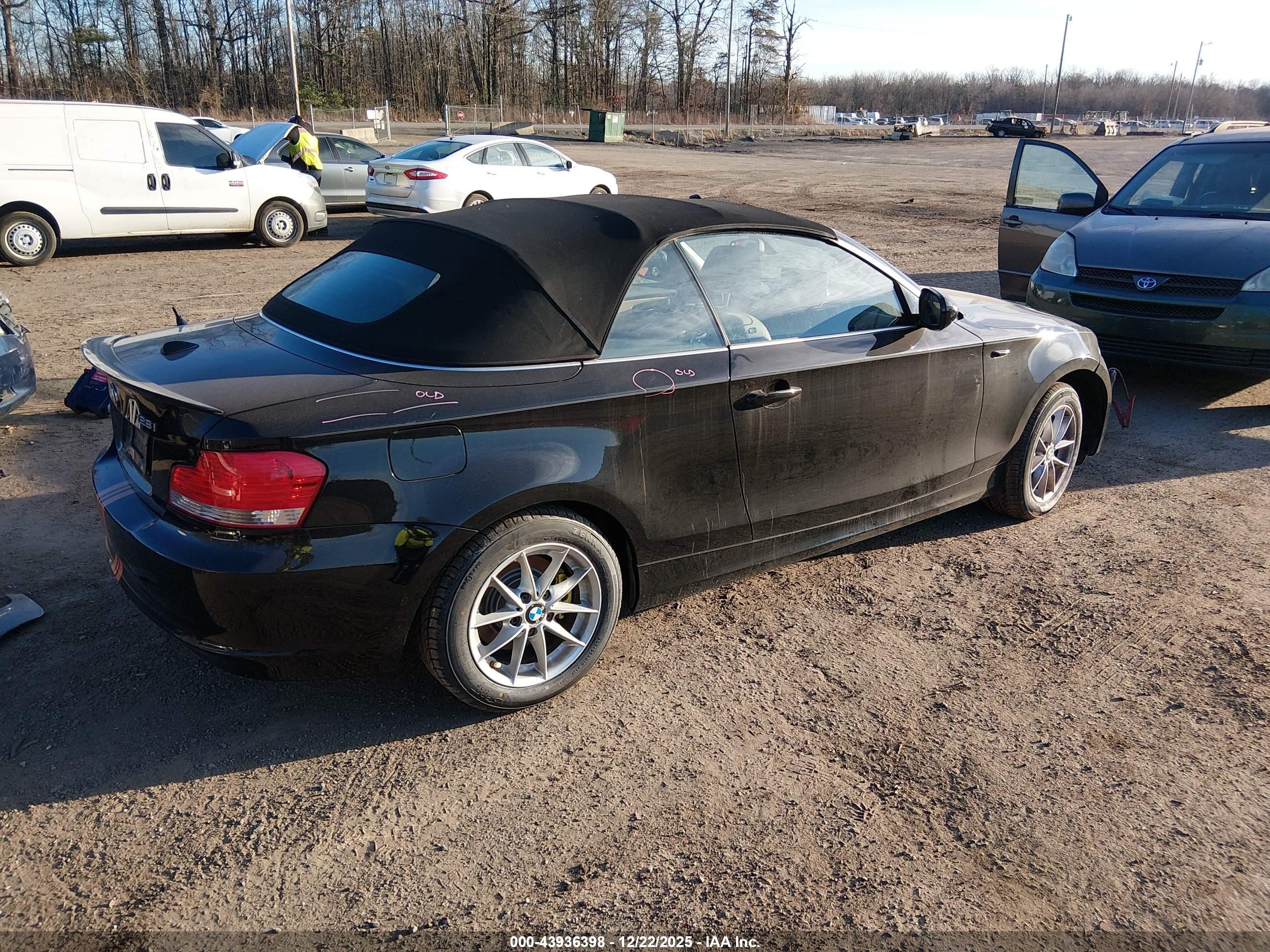 2010 Bmw 128i   Black vin: WBAUN1C51AVH81647