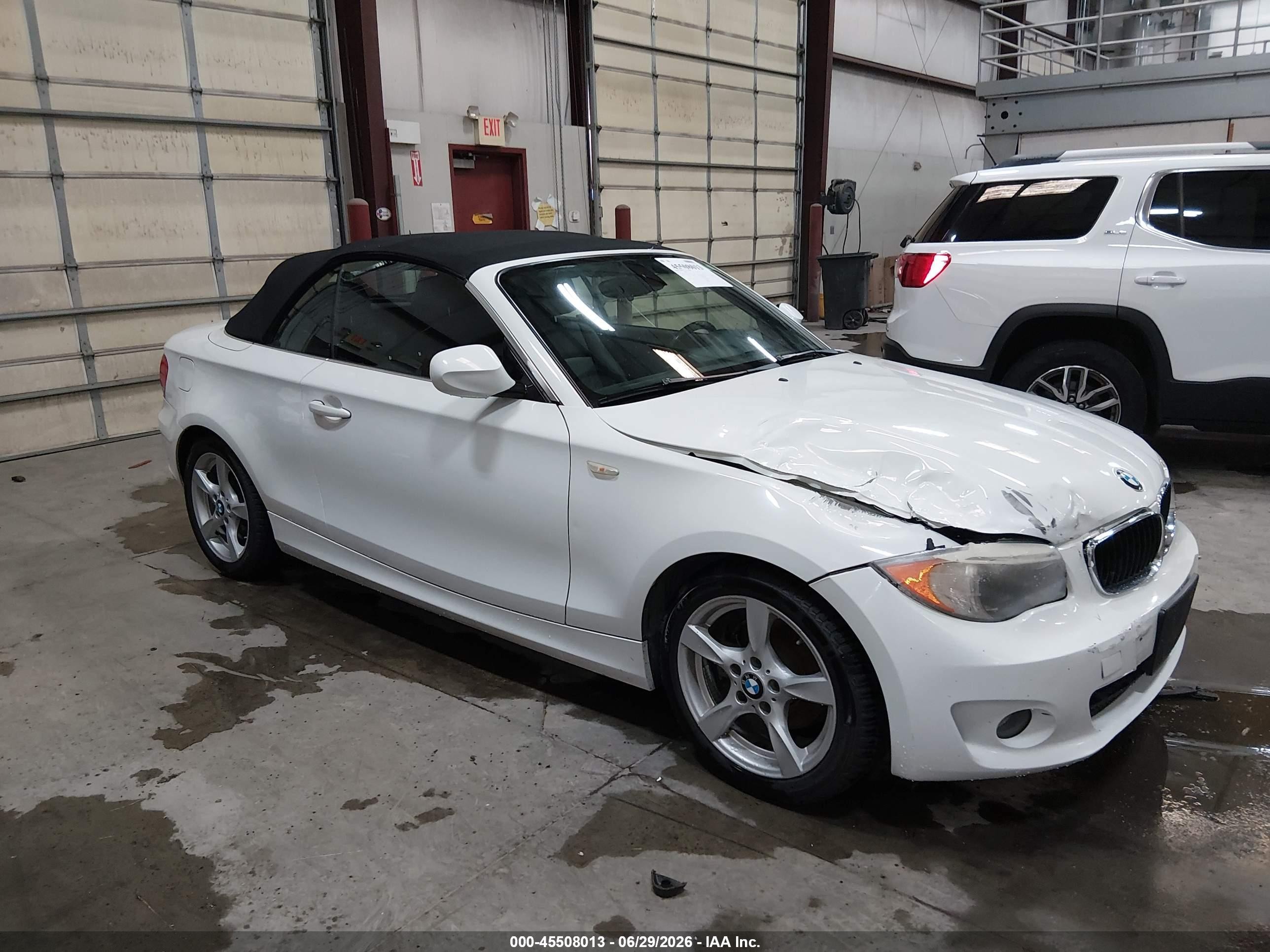 2013 Bmw 128i Белый vin: WBAUN1C52DVR00730
