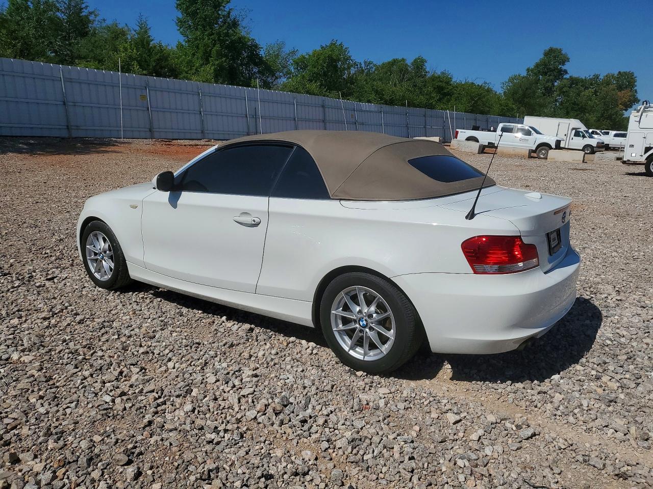 2011 Bmw 128 I Белый vin: WBAUN1C53BVH83417