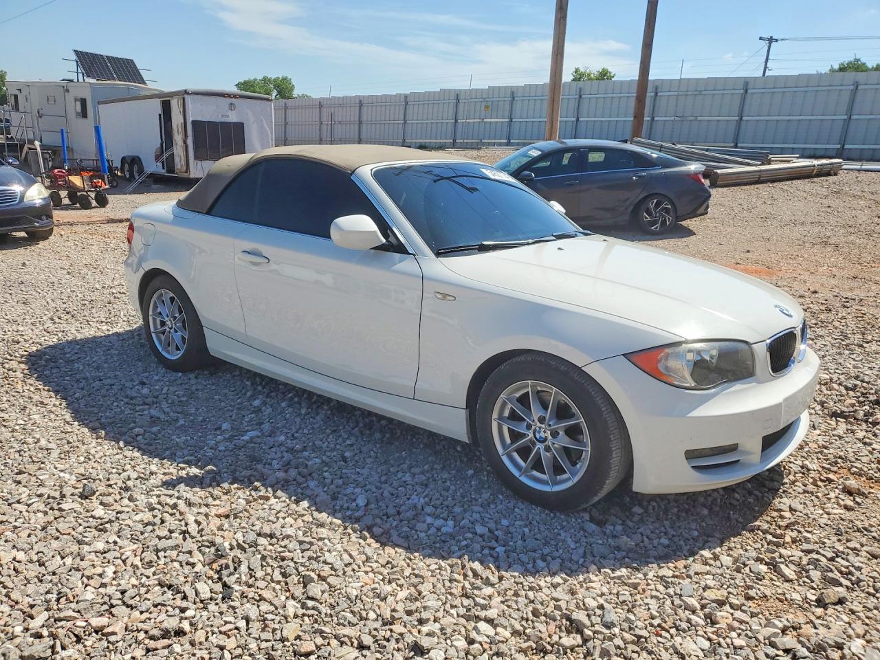 2011 Bmw 128 I Белый vin: WBAUN1C53BVH83417