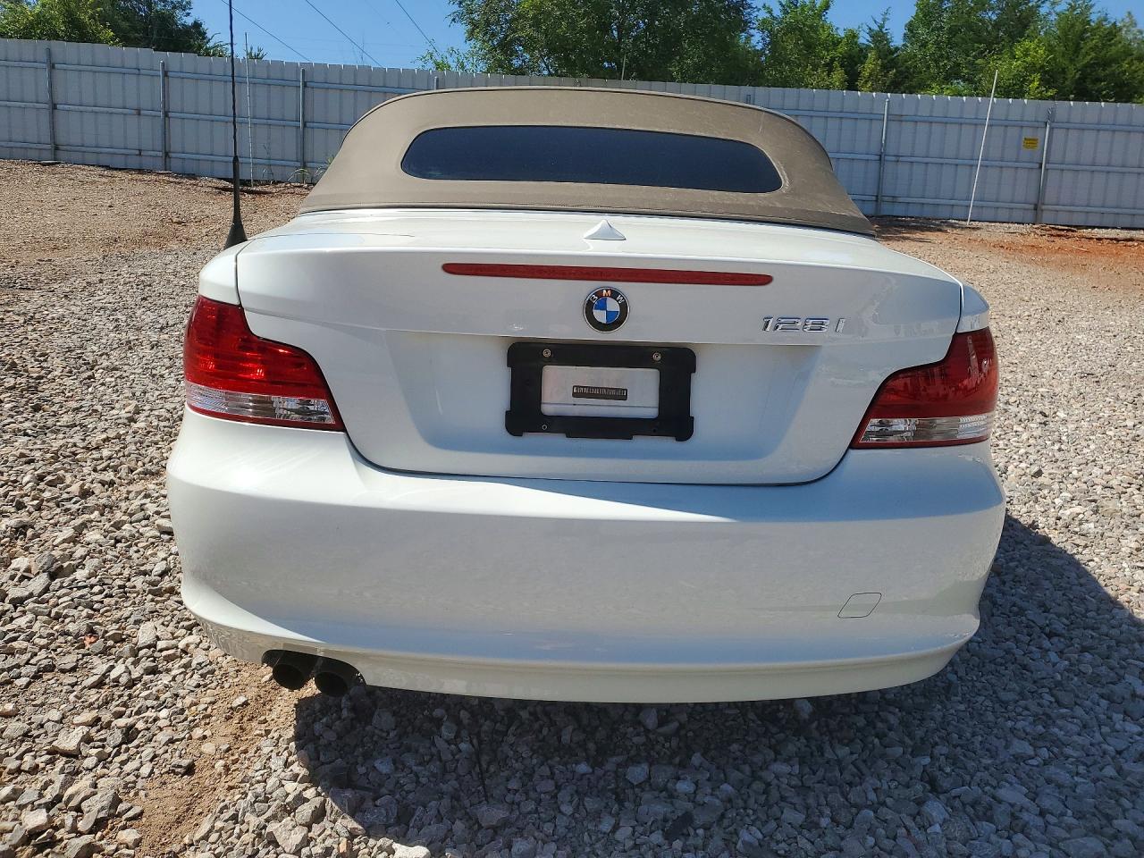2011 Bmw 128 I Белый vin: WBAUN1C53BVH83417